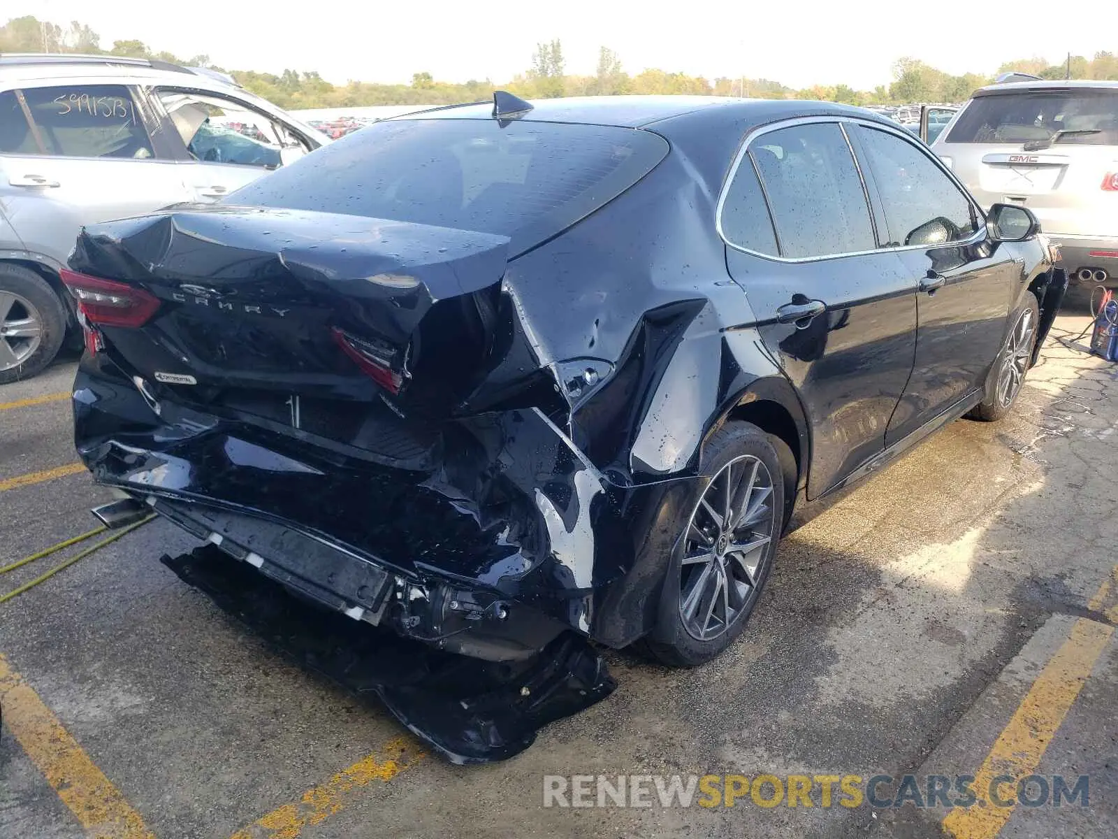 4 Photograph of a damaged car 4T1F31AK5MU547668 TOYOTA CAMRY 2021