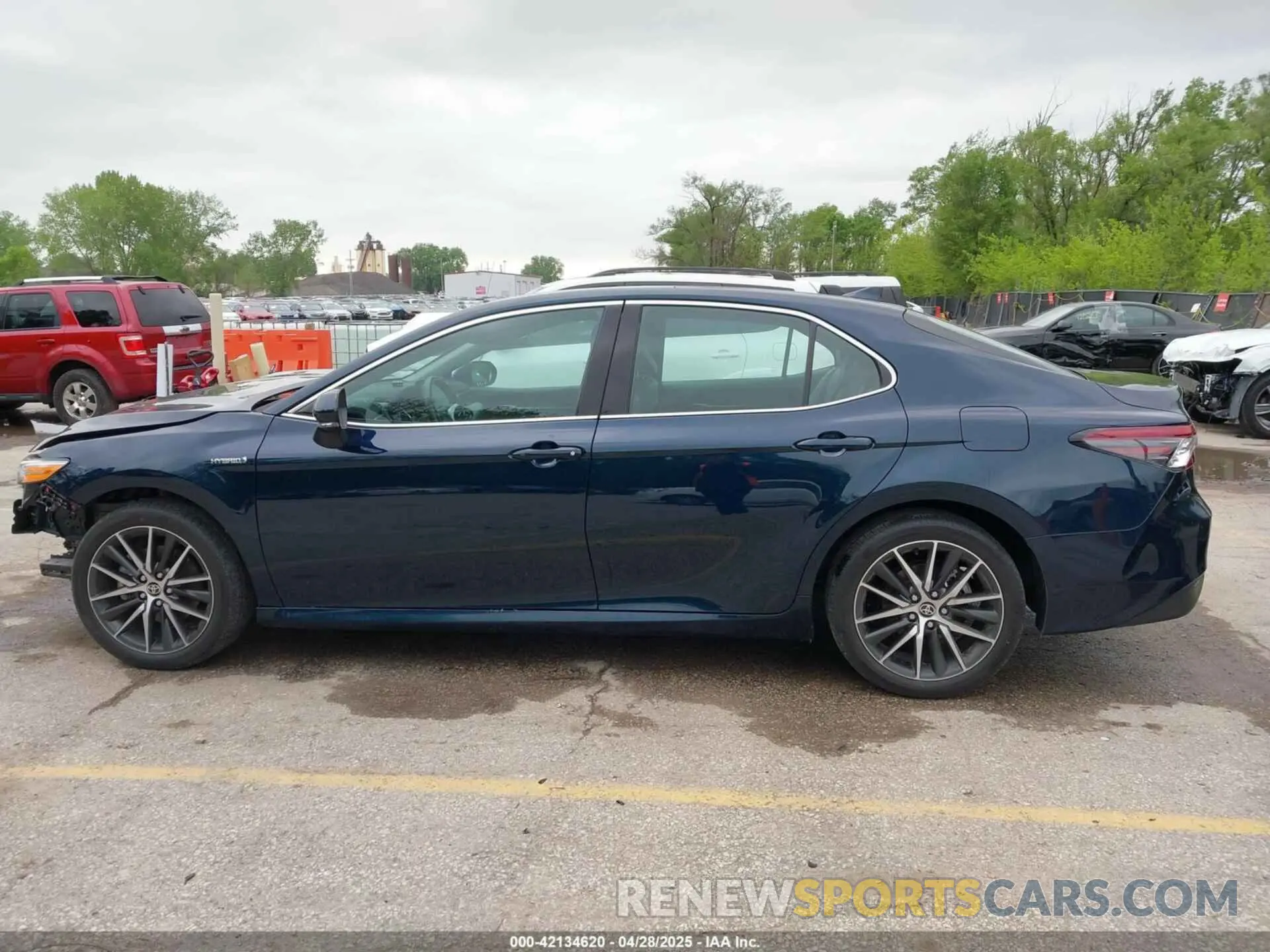 15 Photograph of a damaged car 4T1F31AK8MU563752 TOYOTA CAMRY 2021