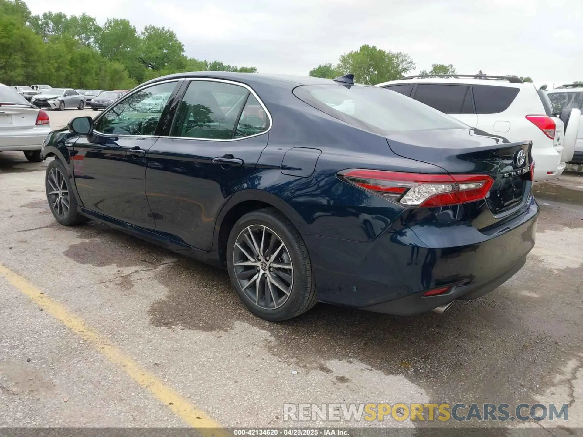 3 Photograph of a damaged car 4T1F31AK8MU563752 TOYOTA CAMRY 2021