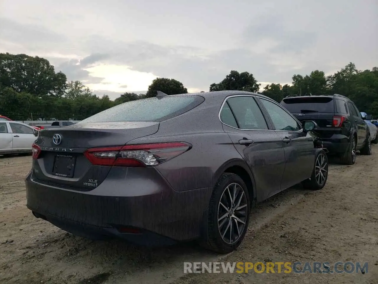 4 Photograph of a damaged car 4T1F31AK9MU557457 TOYOTA CAMRY 2021