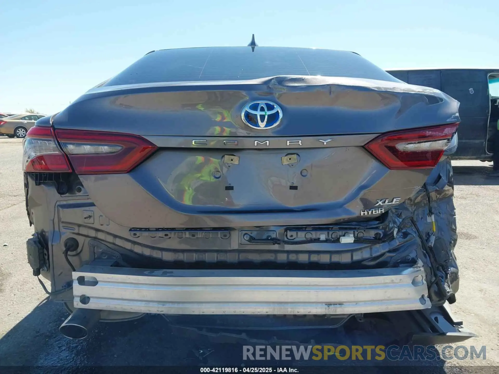 17 Photograph of a damaged car 4T1F31AKXMU565647 TOYOTA CAMRY 2021