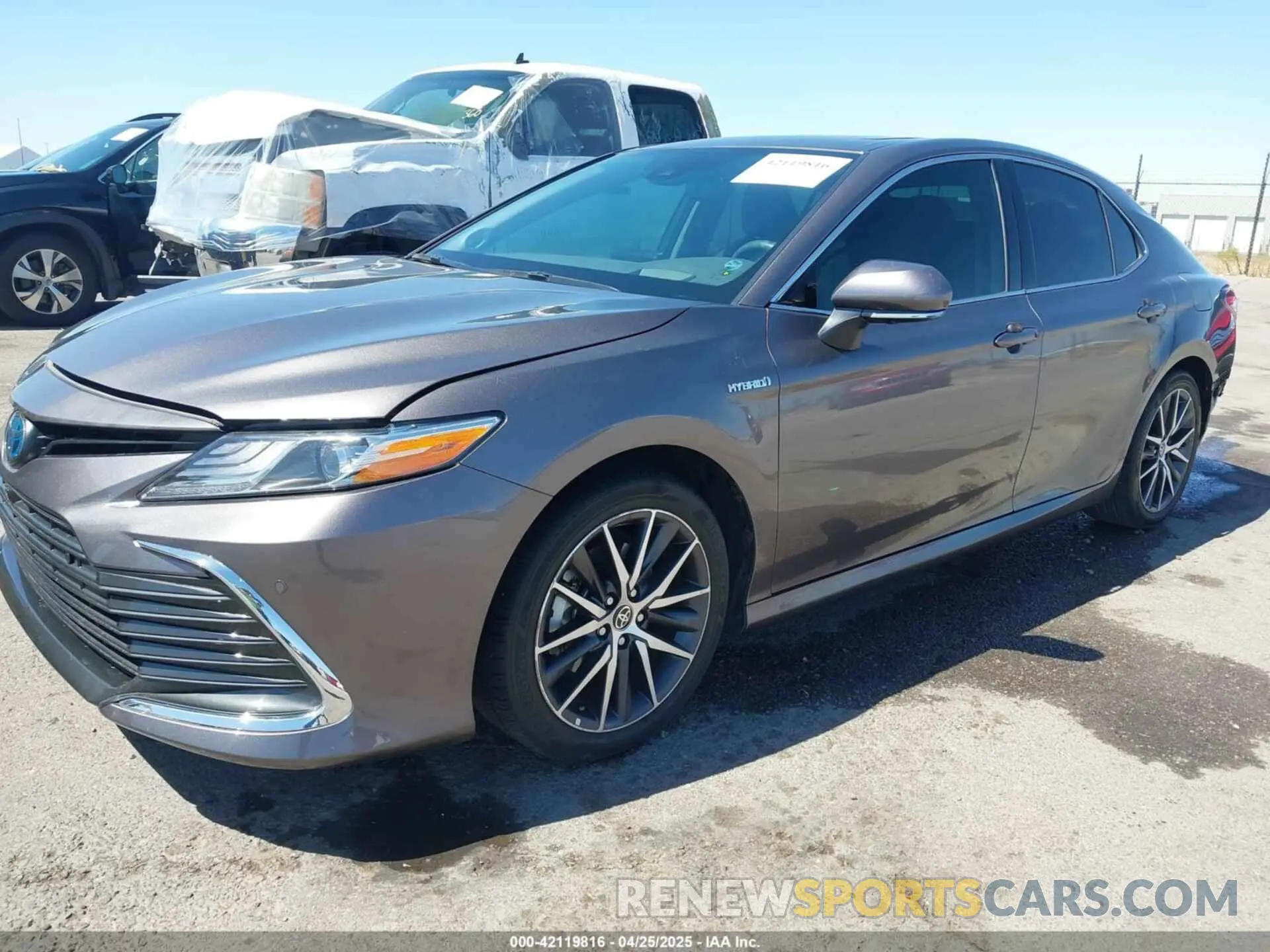 2 Photograph of a damaged car 4T1F31AKXMU565647 TOYOTA CAMRY 2021