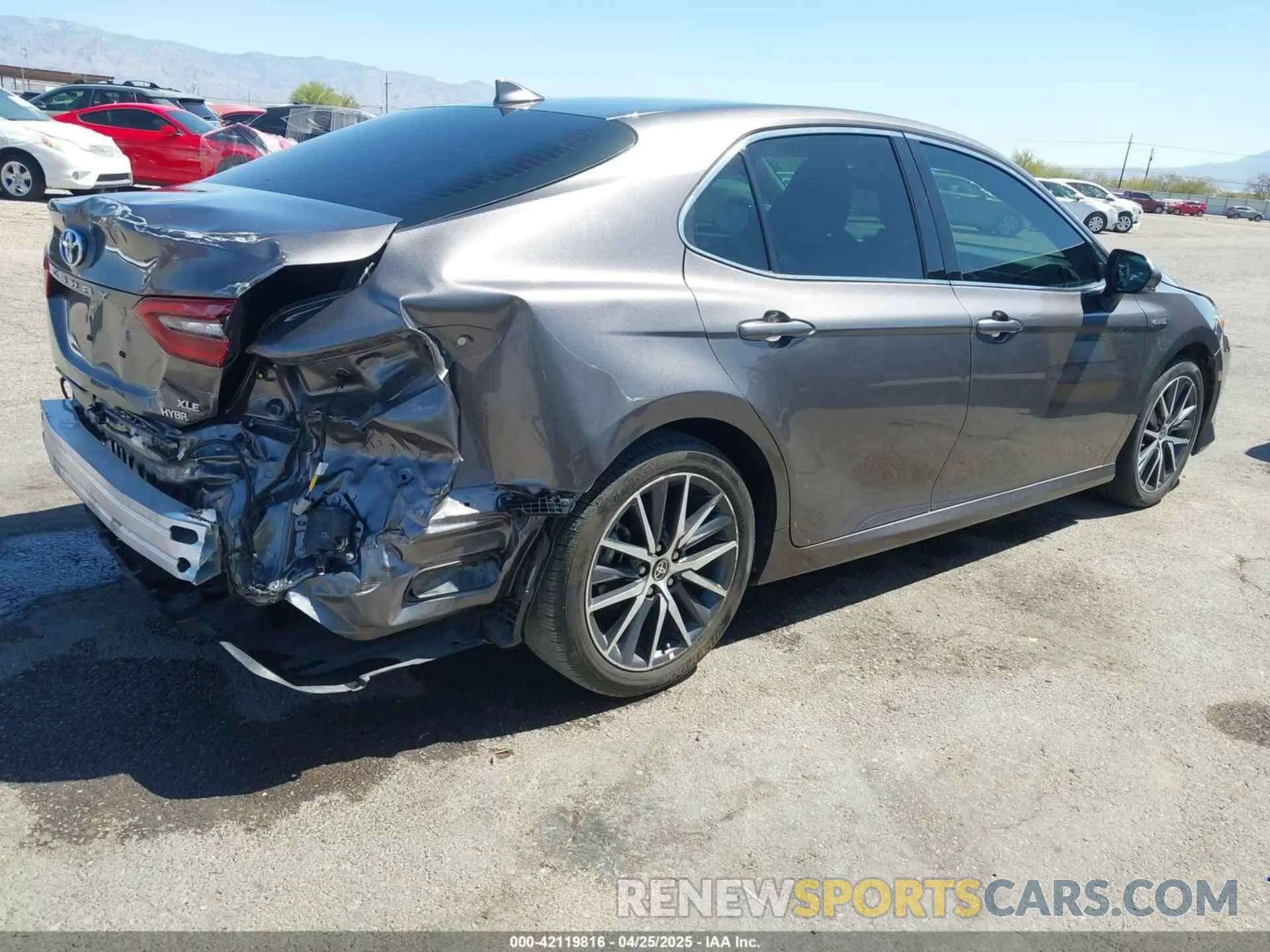 4 Photograph of a damaged car 4T1F31AKXMU565647 TOYOTA CAMRY 2021