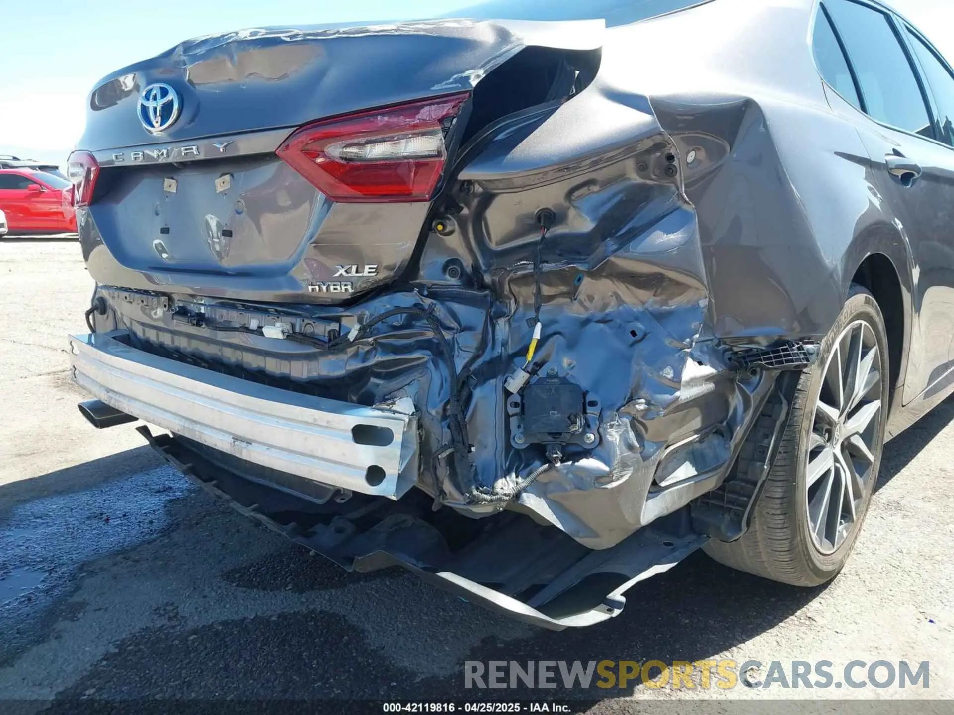 6 Photograph of a damaged car 4T1F31AKXMU565647 TOYOTA CAMRY 2021
