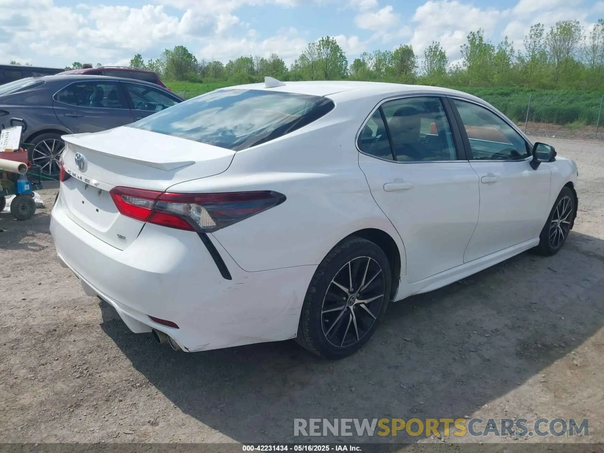 4 Photograph of a damaged car 4T1G11AK0MU424600 TOYOTA CAMRY 2021