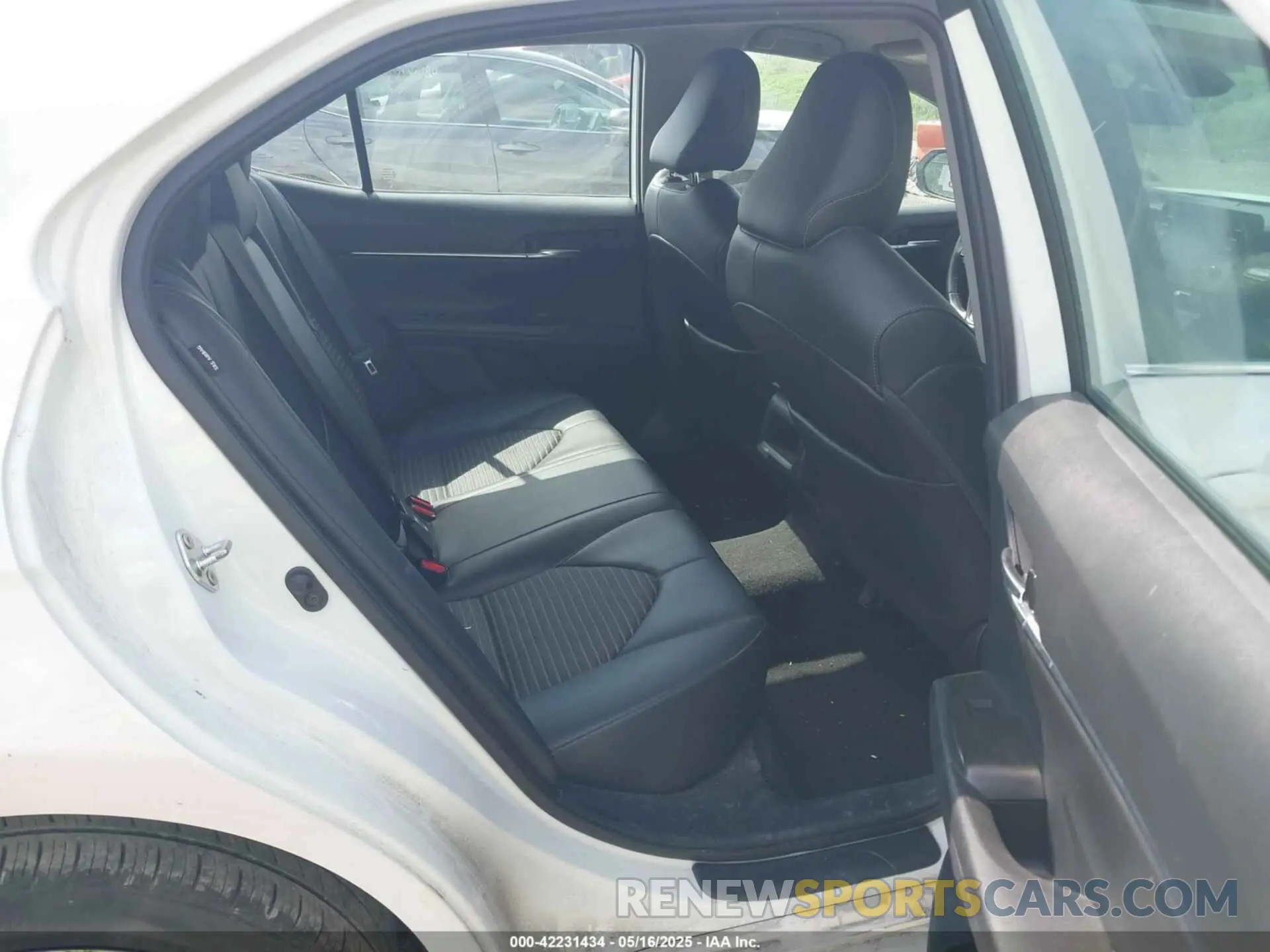 8 Photograph of a damaged car 4T1G11AK0MU424600 TOYOTA CAMRY 2021