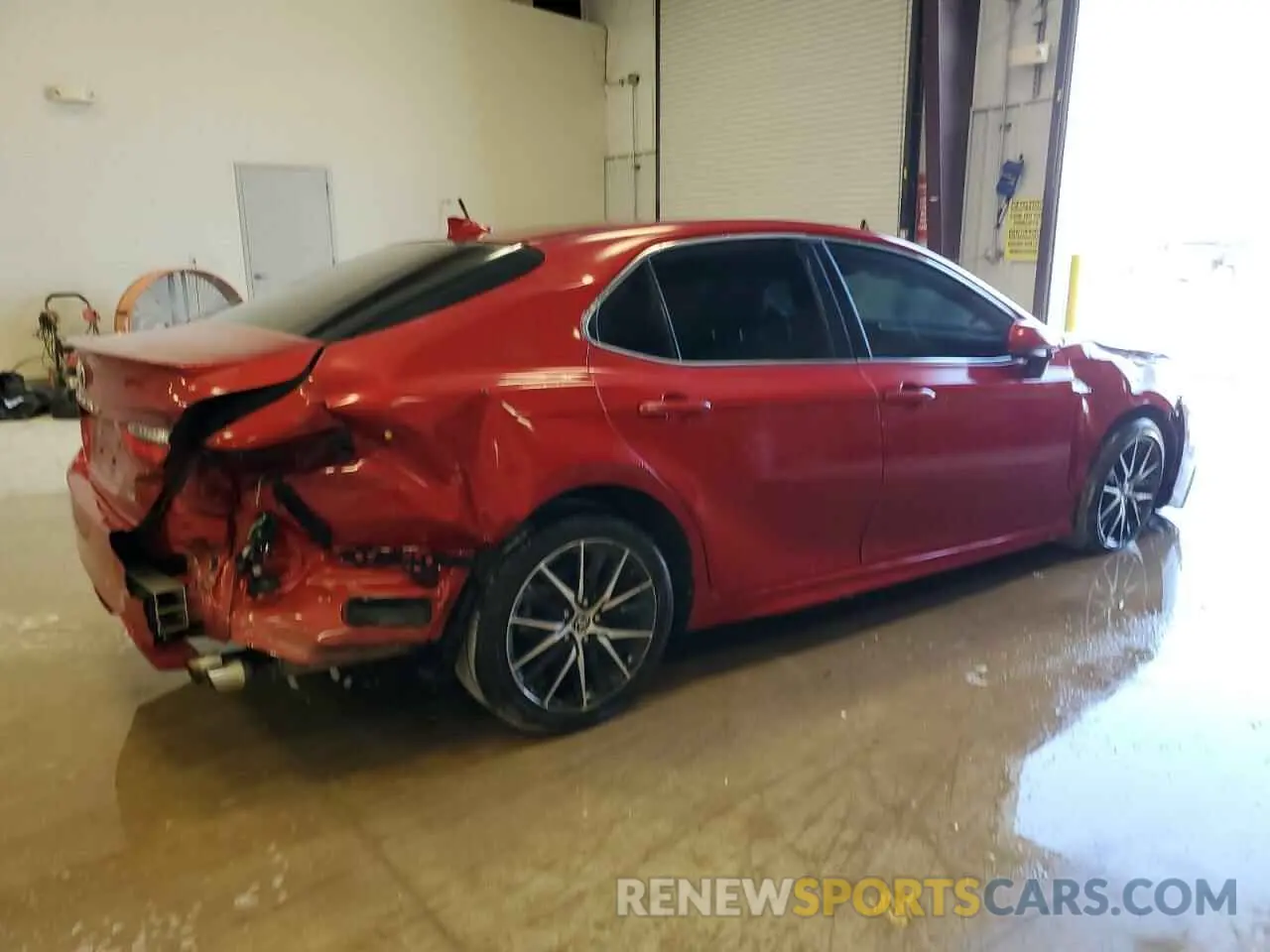 3 Фотография поврежденного автомобиля 4T1G11AK0MU440442 TOYOTA CAMRY 2021