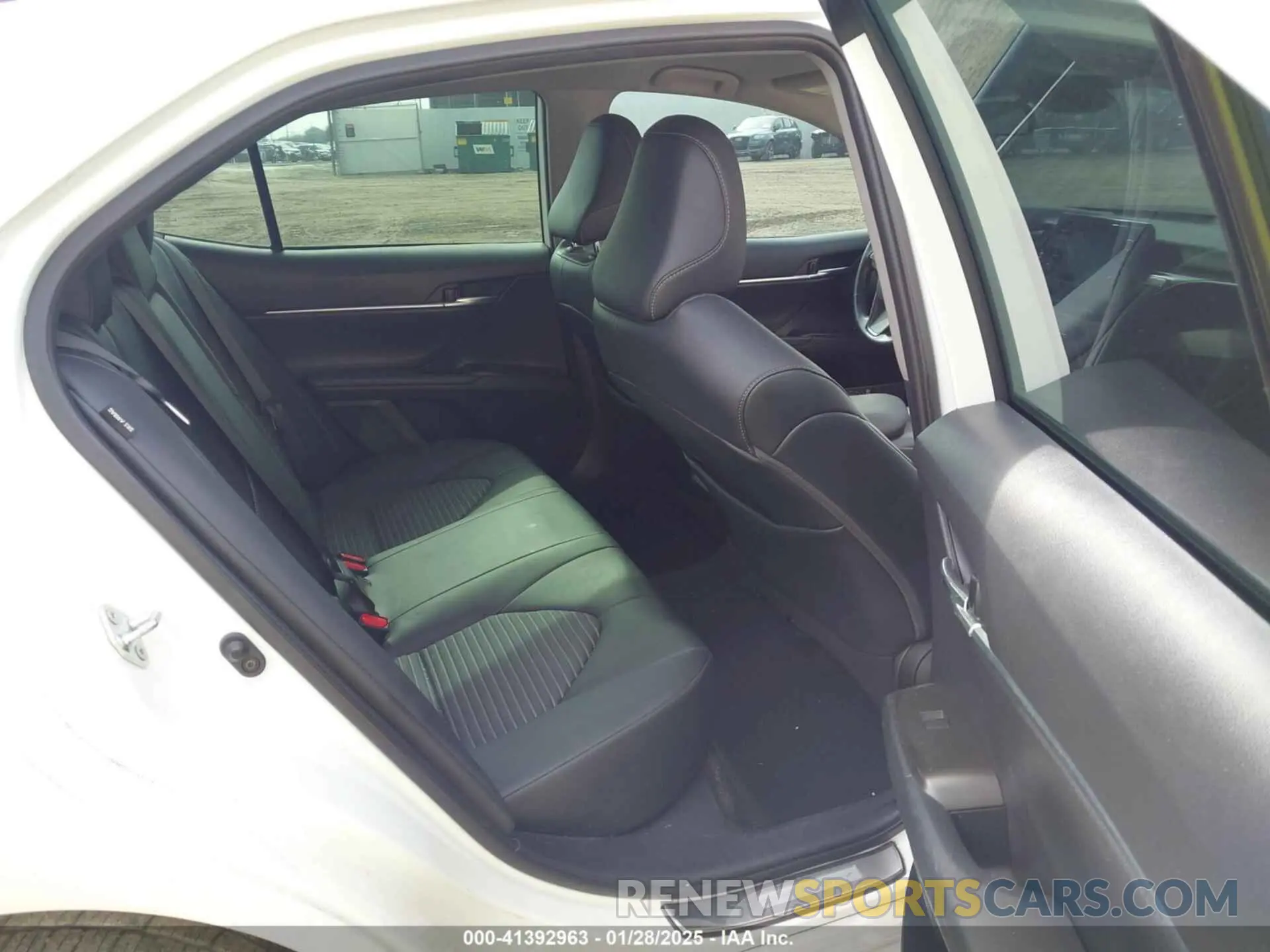 8 Фотография поврежденного автомобиля 4T1G11AK0MU496820 TOYOTA CAMRY 2021