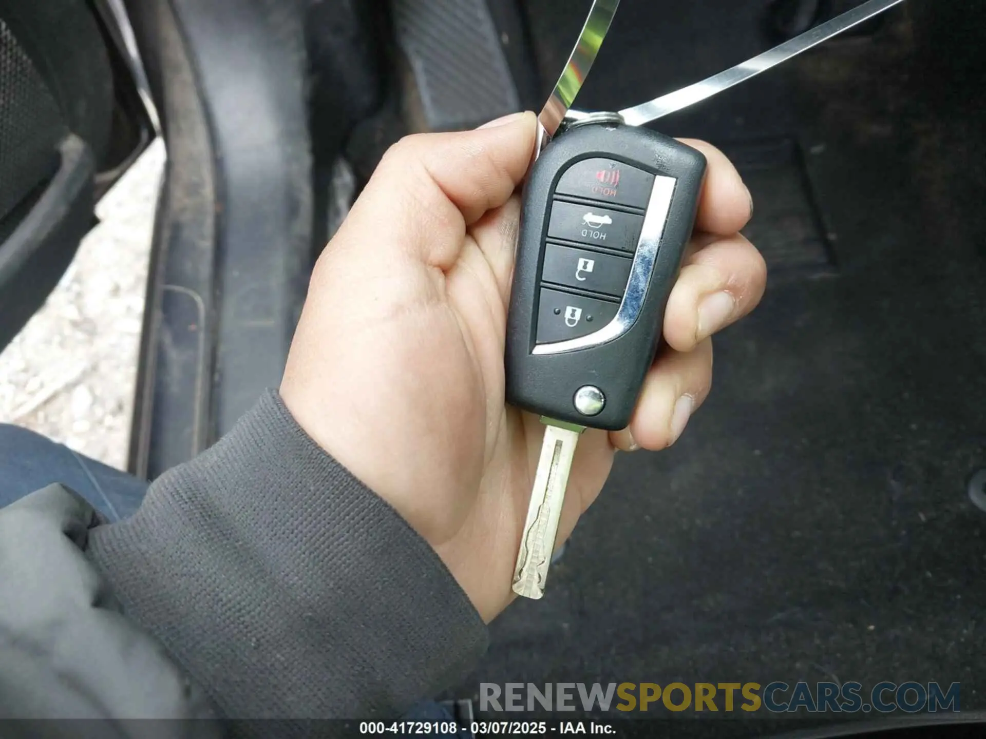 11 Фотография поврежденного автомобиля 4T1G11AK0MU586968 TOYOTA CAMRY 2021