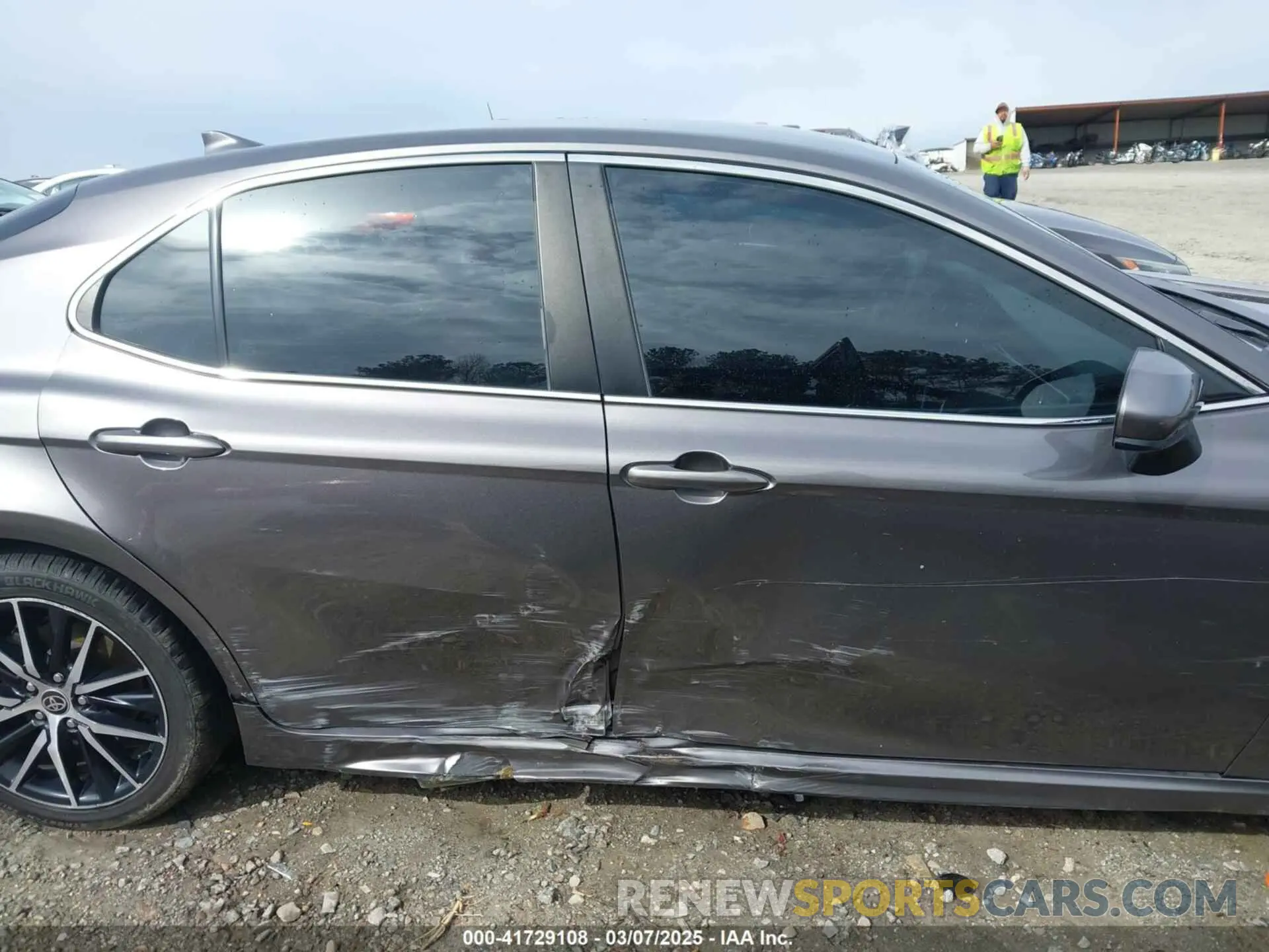 14 Фотография поврежденного автомобиля 4T1G11AK0MU586968 TOYOTA CAMRY 2021