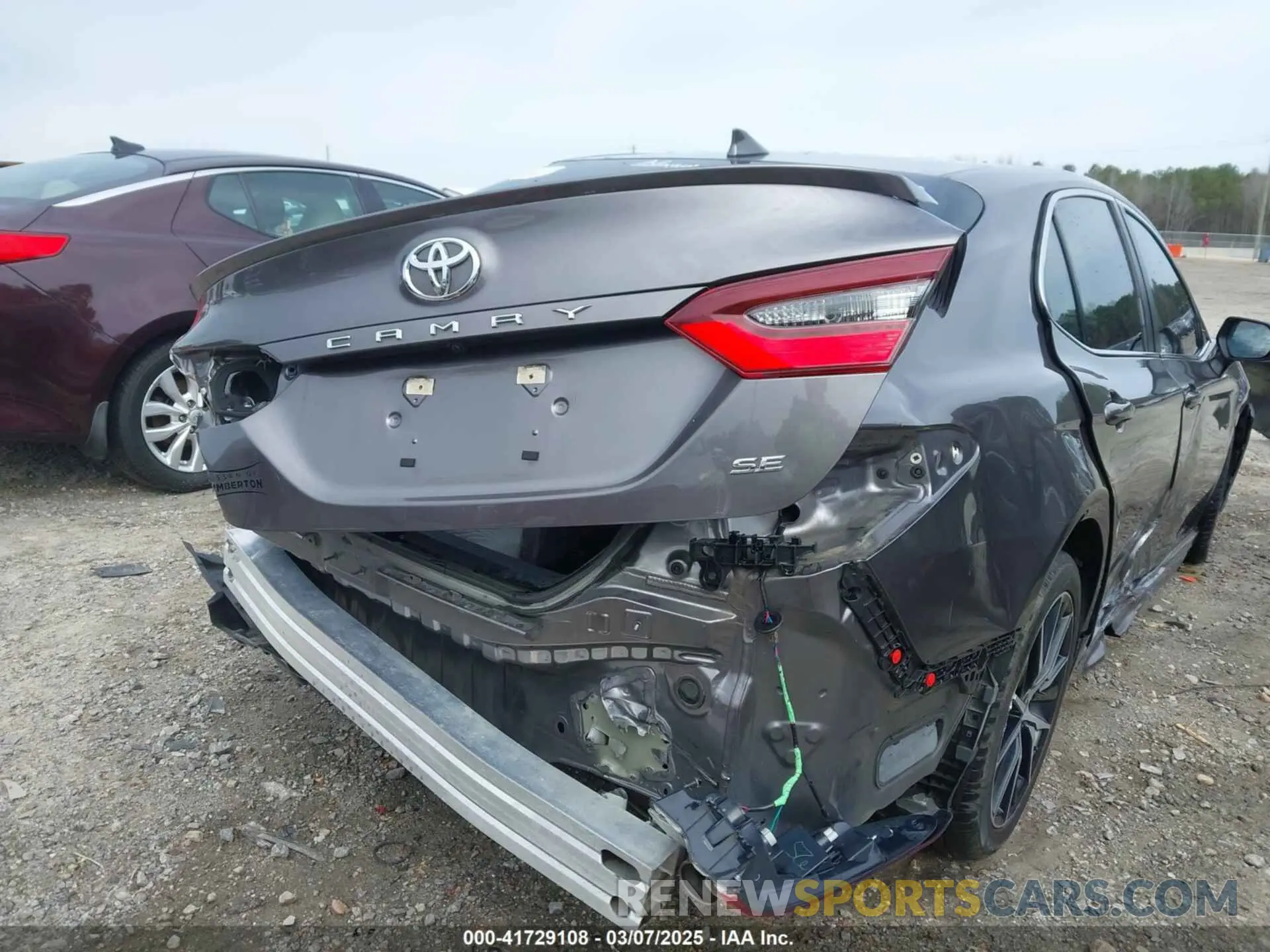 19 Фотография поврежденного автомобиля 4T1G11AK0MU586968 TOYOTA CAMRY 2021