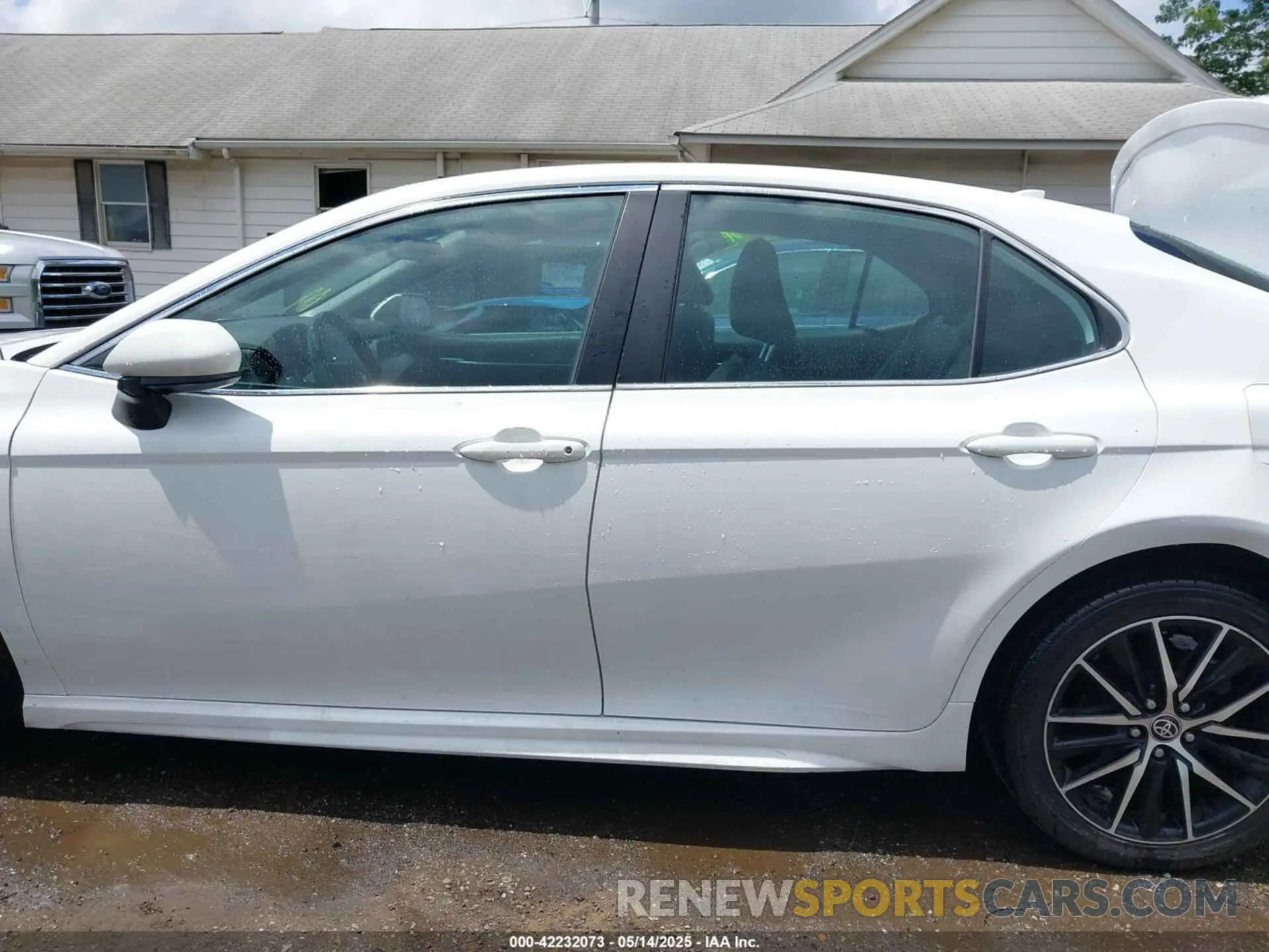 15 Photograph of a damaged car 4T1G11AK1MU421558 TOYOTA CAMRY 2021