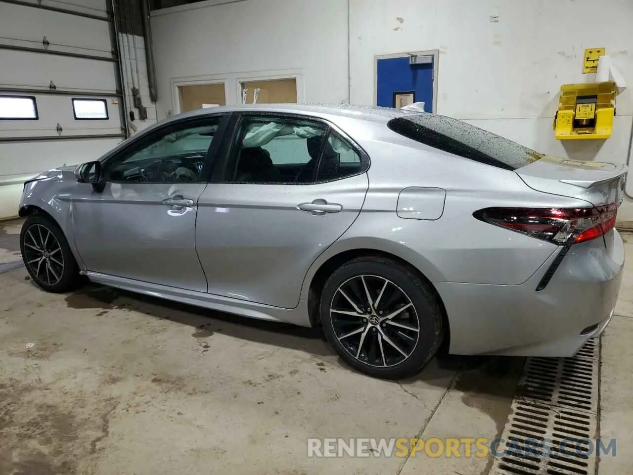 2 Фотография поврежденного автомобиля 4T1G11AK1MU443379 TOYOTA CAMRY 2021