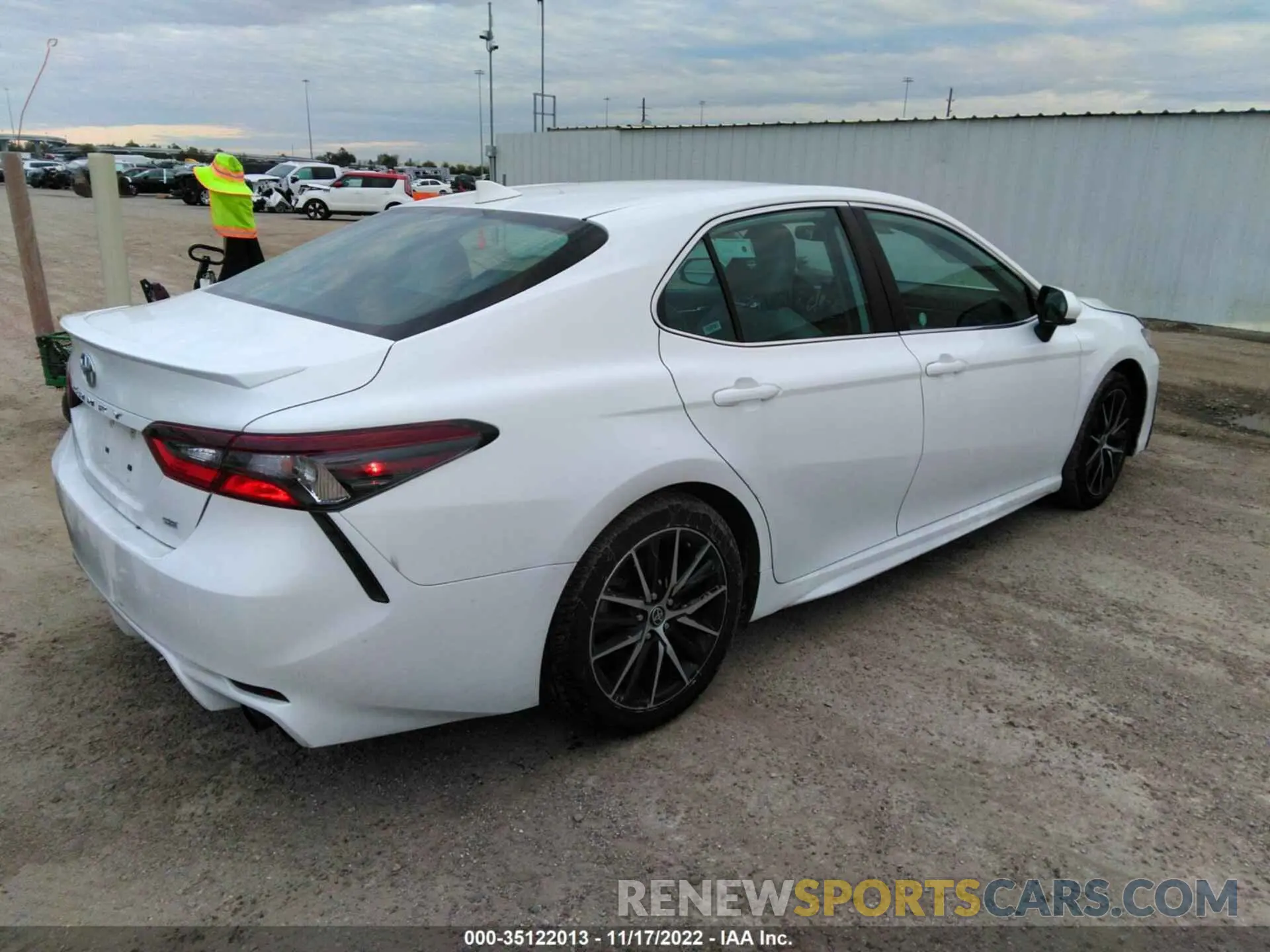4 Фотография поврежденного автомобиля 4T1G11AK1MU455824 TOYOTA CAMRY 2021