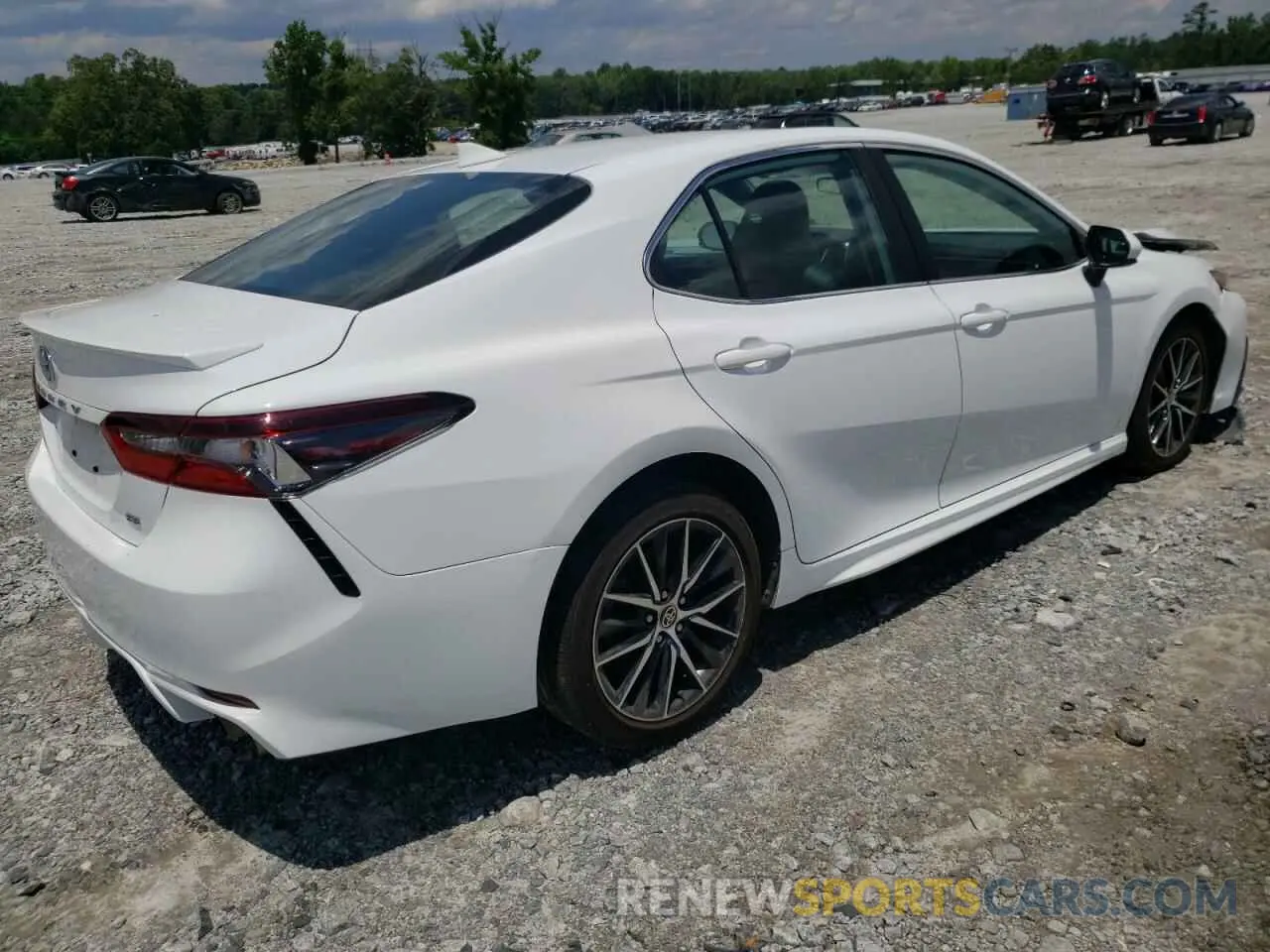 4 Photograph of a damaged car 4T1G11AK1MU517187 TOYOTA CAMRY 2021