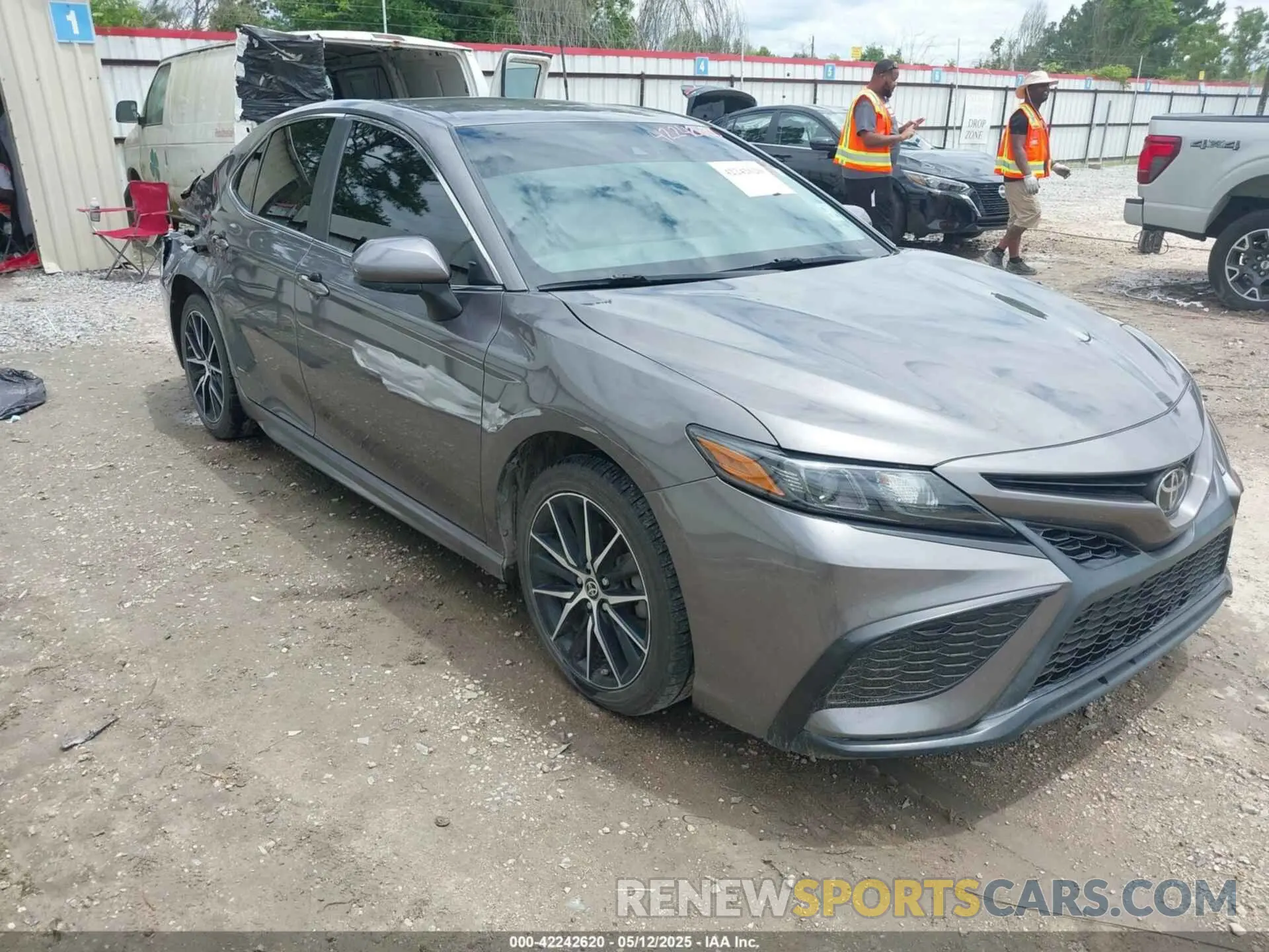 1 Photograph of a damaged car 4T1G11AK1MU570911 TOYOTA CAMRY 2021