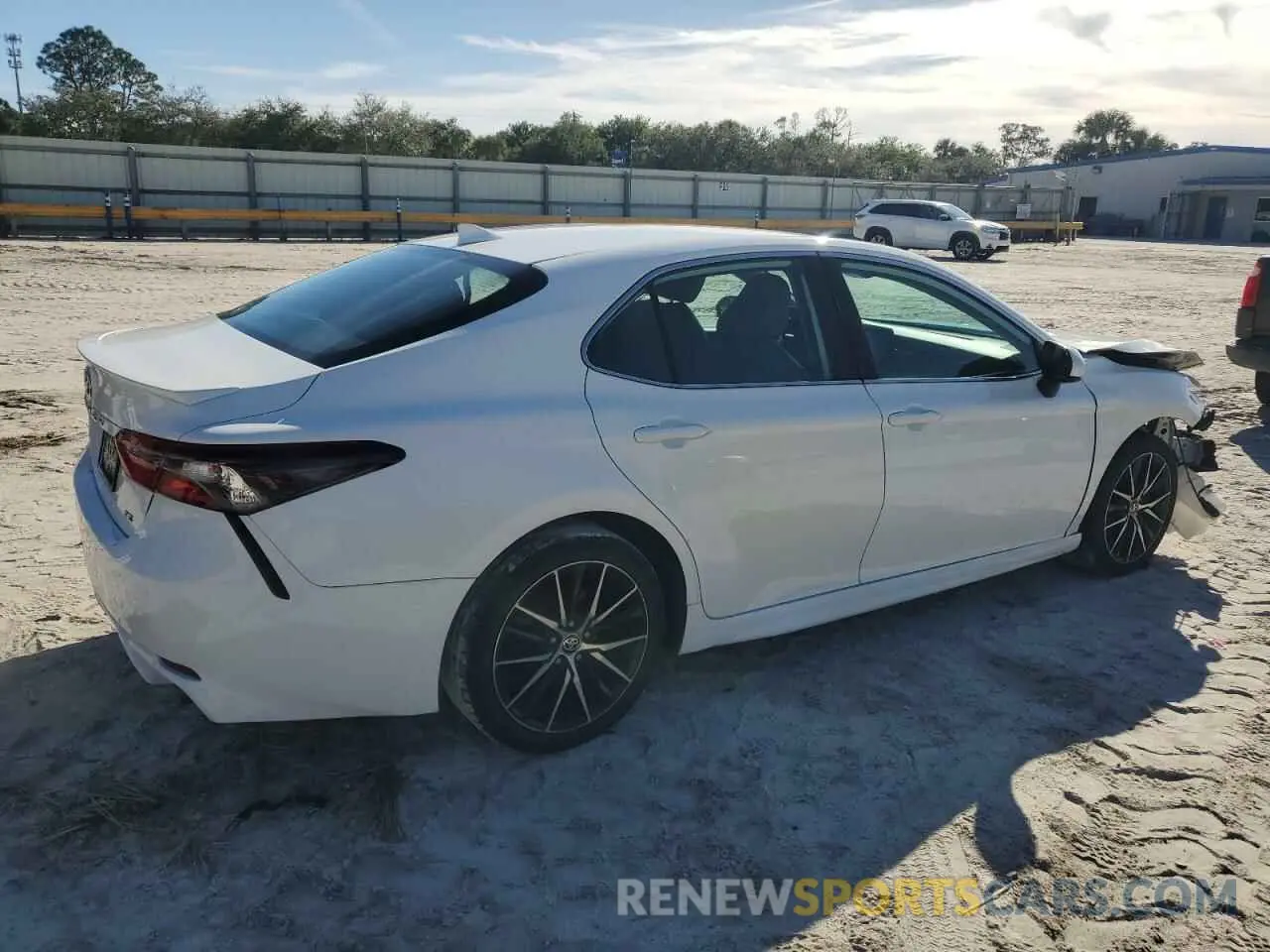 3 Фотография поврежденного автомобиля 4T1G11AK2MU416157 TOYOTA CAMRY 2021