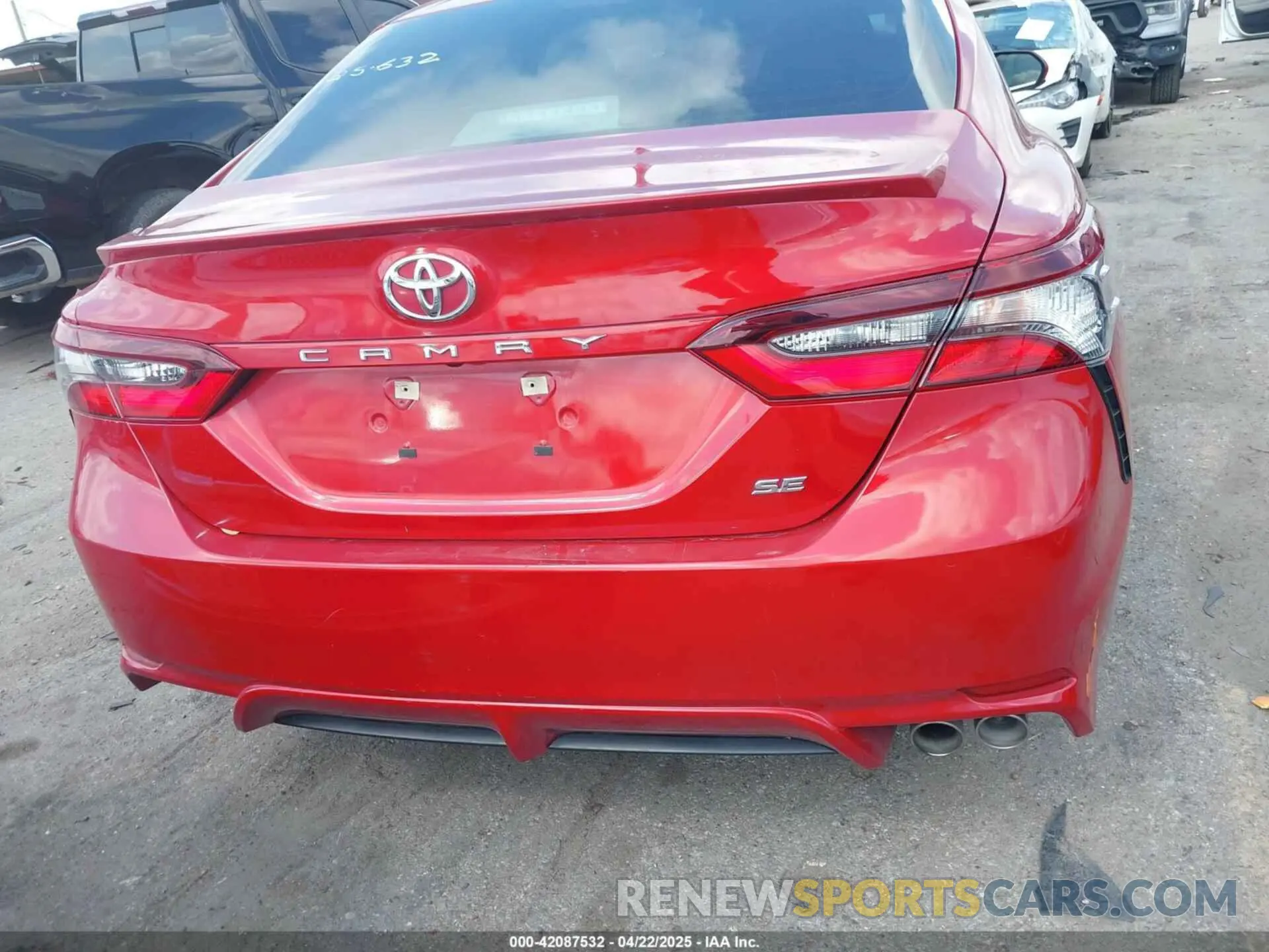 16 Photograph of a damaged car 4T1G11AK2MU417082 TOYOTA CAMRY 2021