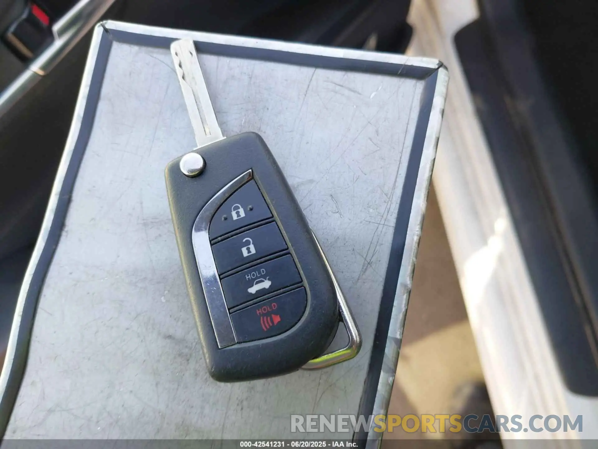 11 Фотография поврежденного автомобиля 4T1G11AK2MU488198 TOYOTA CAMRY 2021