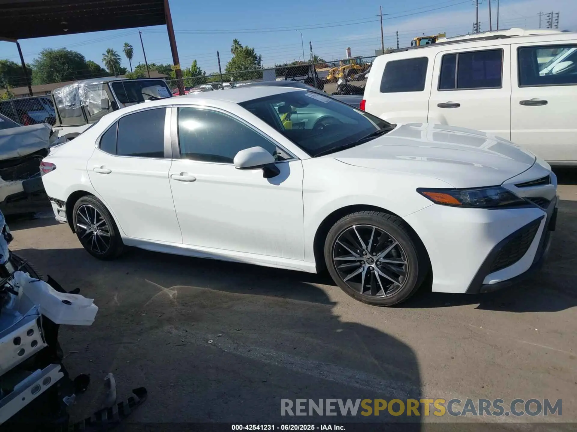 14 Фотография поврежденного автомобиля 4T1G11AK2MU488198 TOYOTA CAMRY 2021
