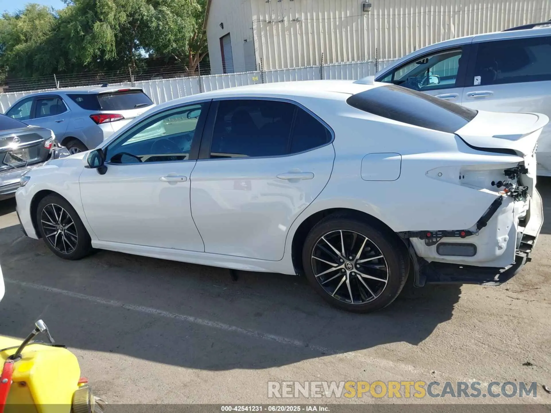 15 Фотография поврежденного автомобиля 4T1G11AK2MU488198 TOYOTA CAMRY 2021