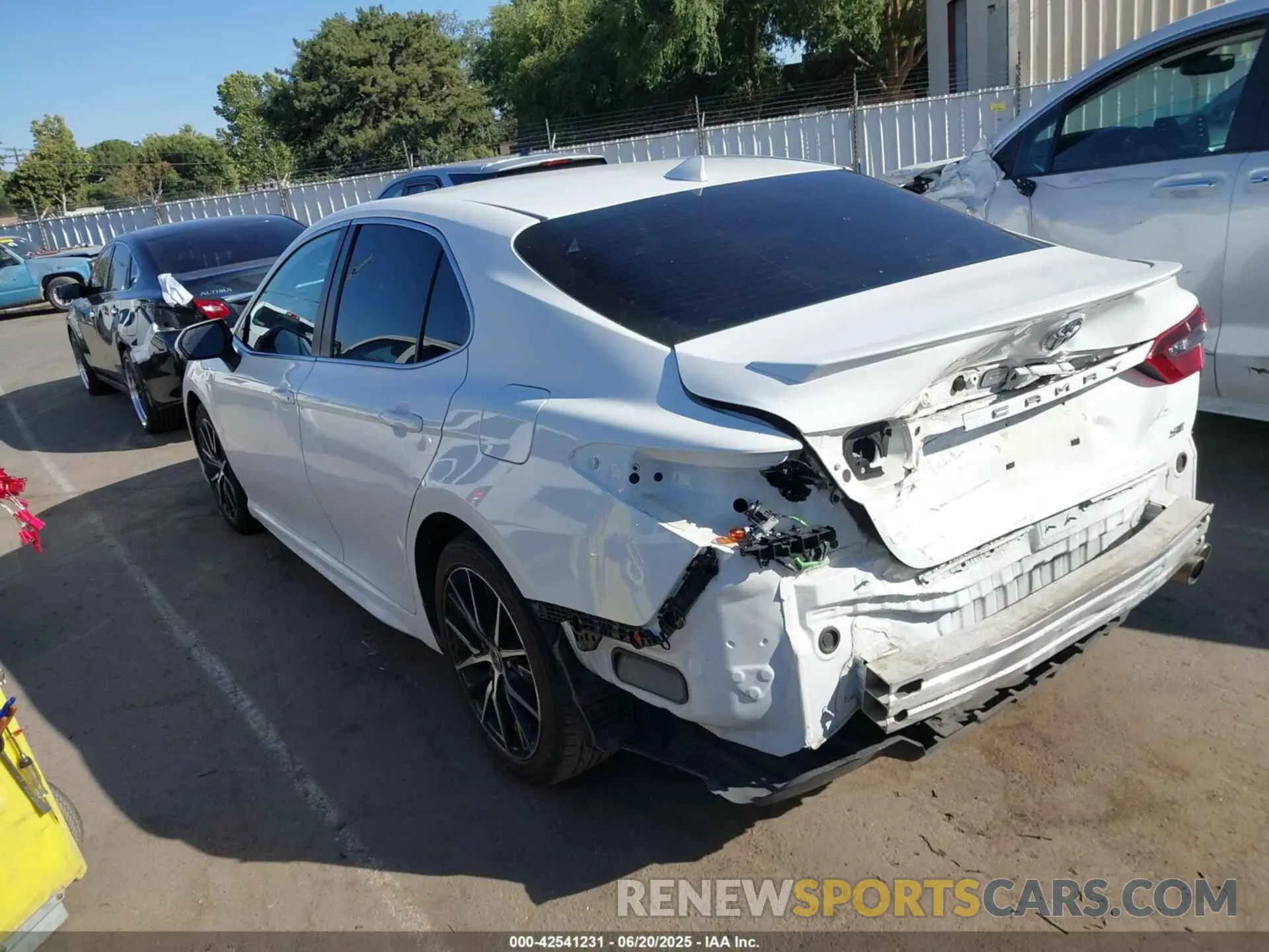 3 Фотография поврежденного автомобиля 4T1G11AK2MU488198 TOYOTA CAMRY 2021