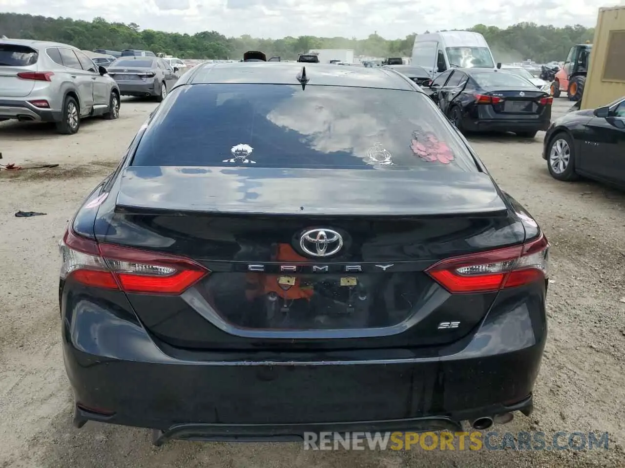6 Photograph of a damaged car 4T1G11AK2MU563031 TOYOTA CAMRY 2021