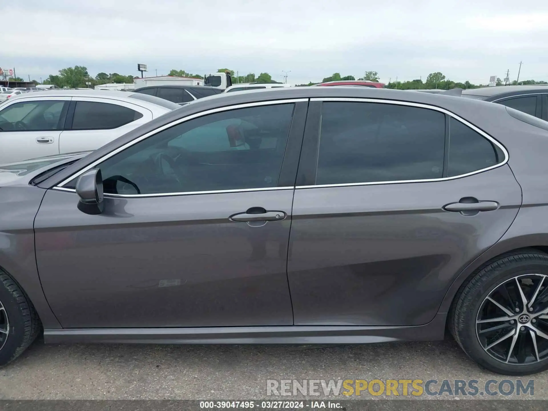 14 Photograph of a damaged car 4T1G11AK2MU585417 TOYOTA CAMRY 2021
