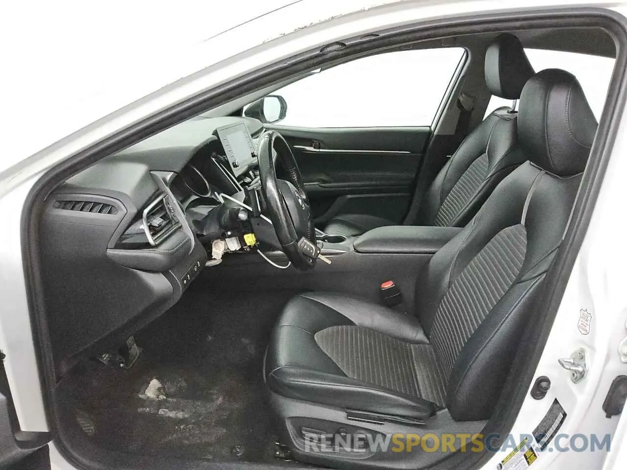 7 Photograph of a damaged car 4T1G11AK2MU585790 TOYOTA CAMRY 2021
