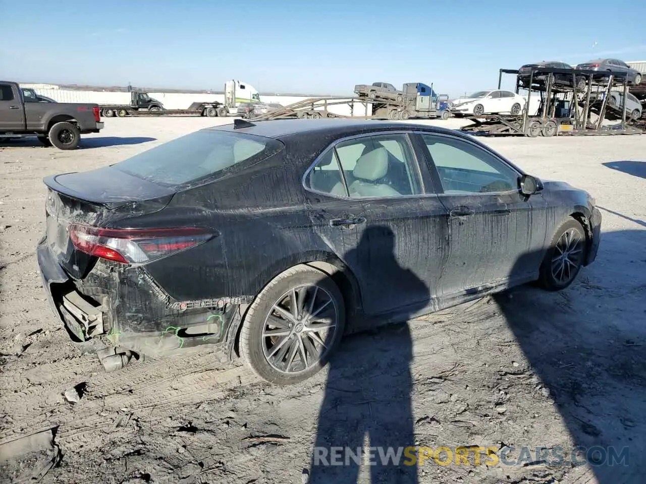 3 Photograph of a damaged car 4T1G11AK3MU413364 TOYOTA CAMRY 2021