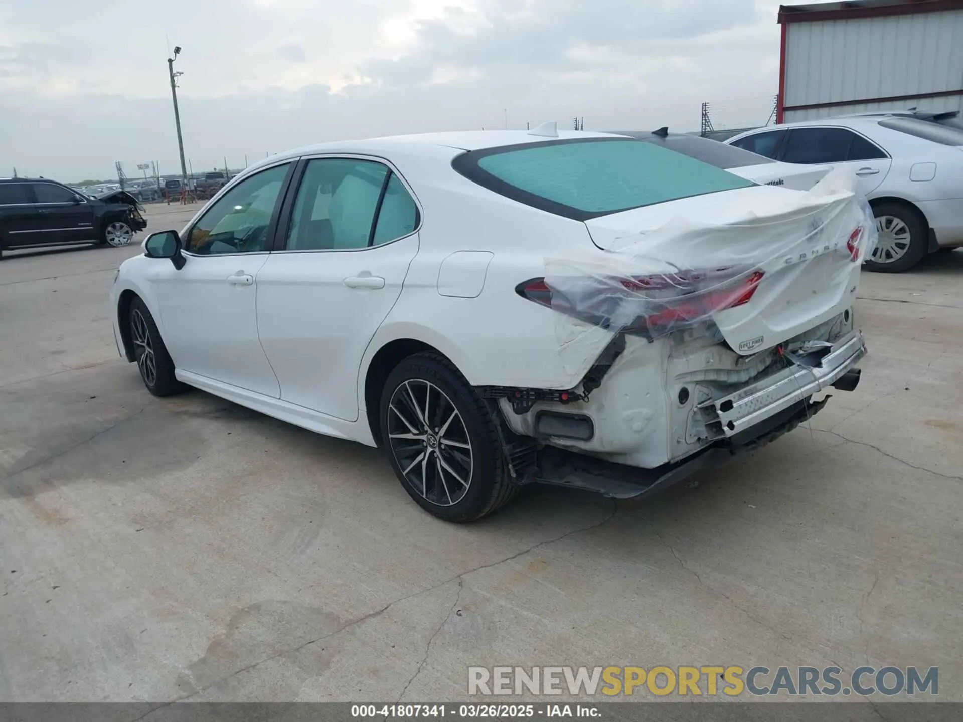 3 Фотография поврежденного автомобиля 4T1G11AK3MU451421 TOYOTA CAMRY 2021