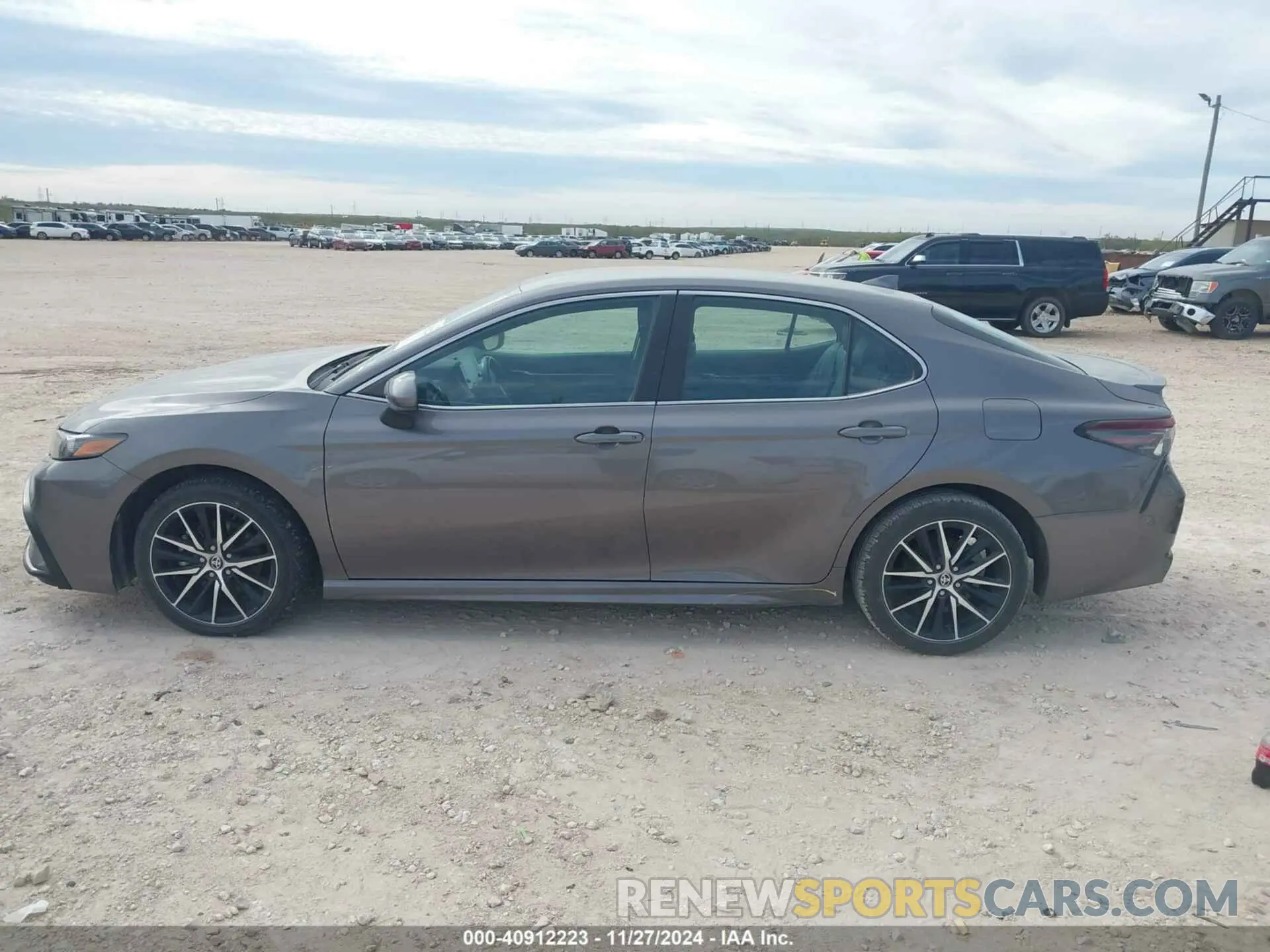 14 Фотография поврежденного автомобиля 4T1G11AK3MU547730 TOYOTA CAMRY 2021