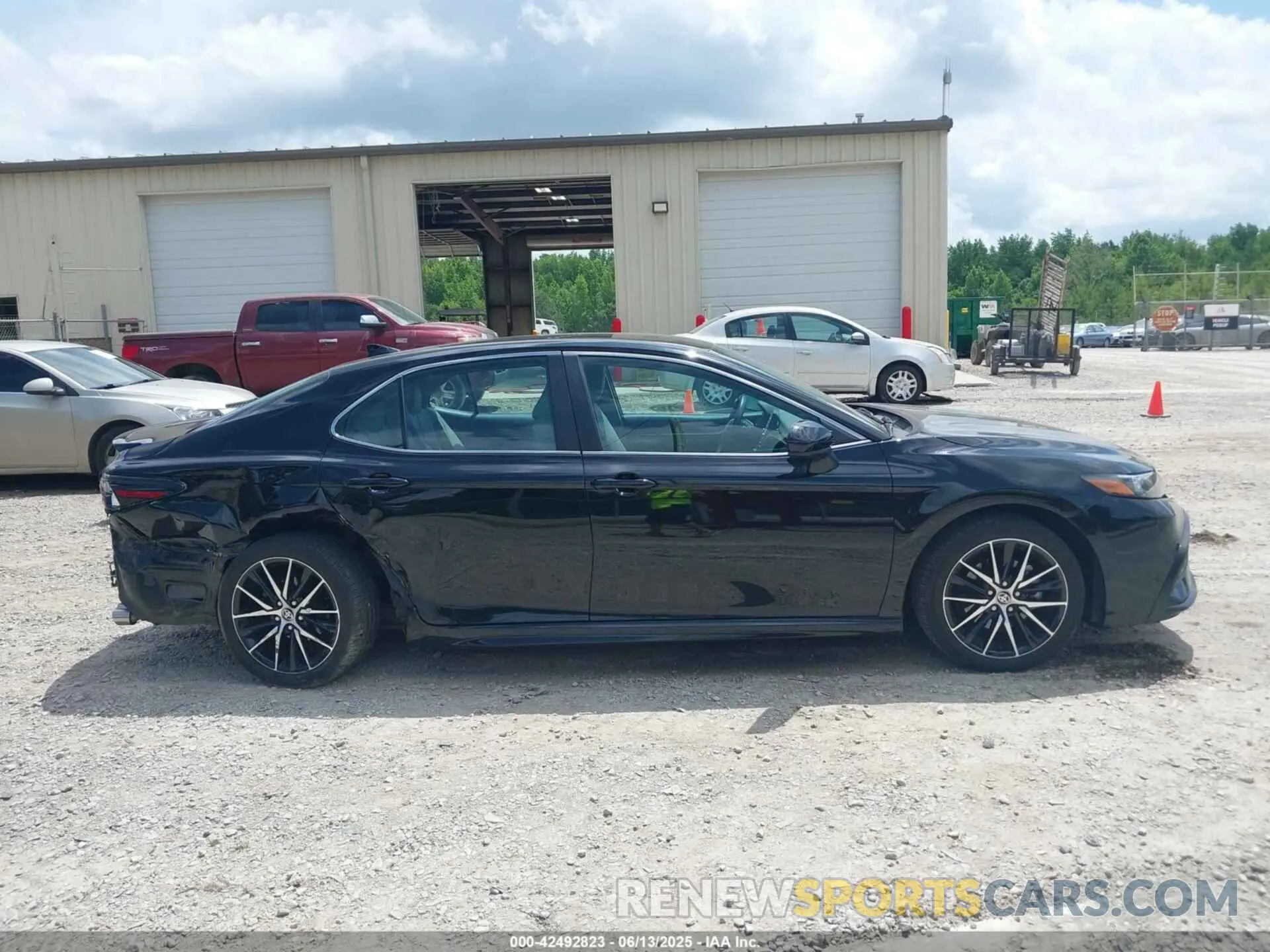 14 Photograph of a damaged car 4T1G11AK3MU547940 TOYOTA CAMRY 2021