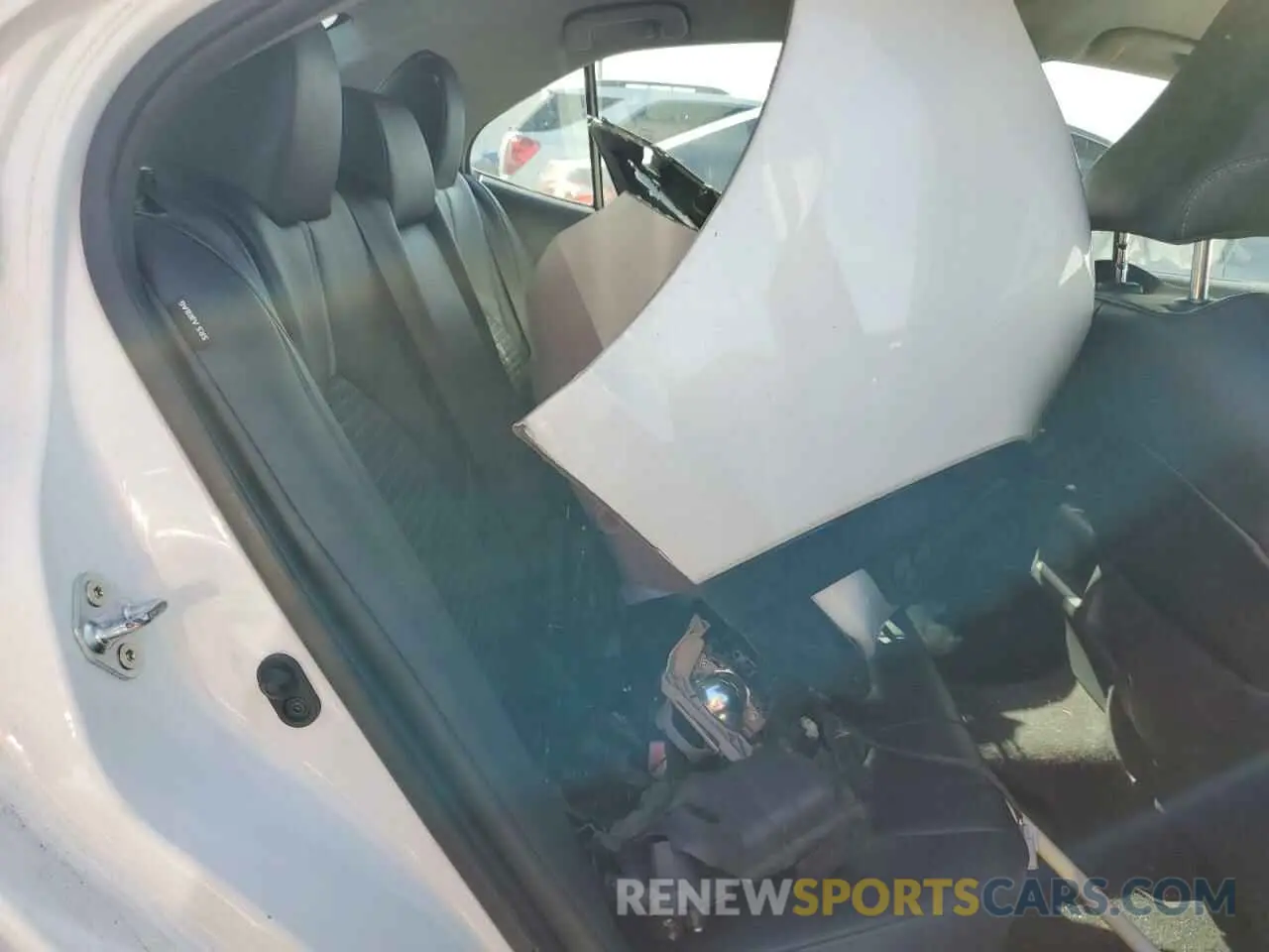 10 Photograph of a damaged car 4T1G11AK3MU587872 TOYOTA CAMRY 2021