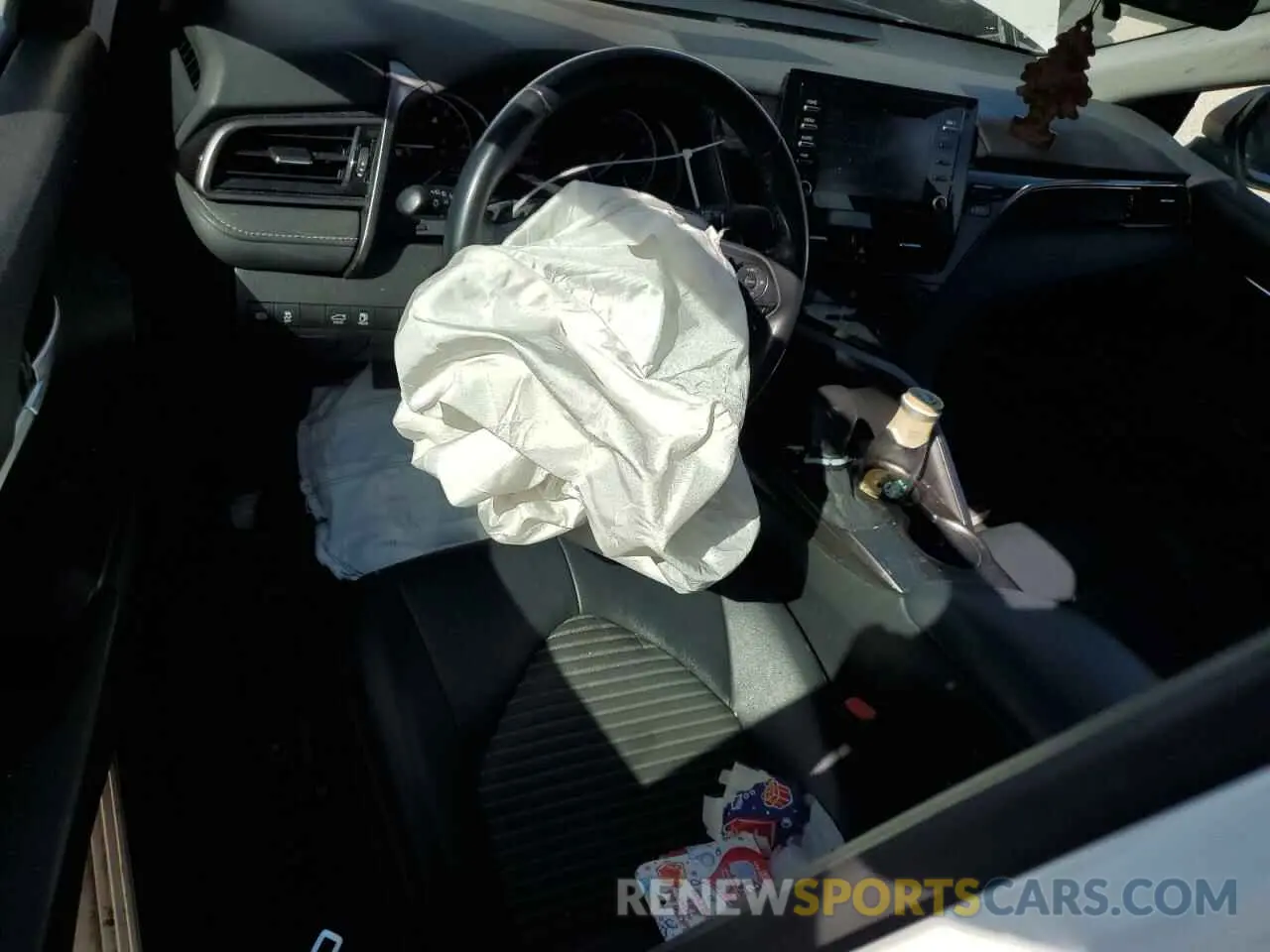 8 Photograph of a damaged car 4T1G11AK3MU587872 TOYOTA CAMRY 2021