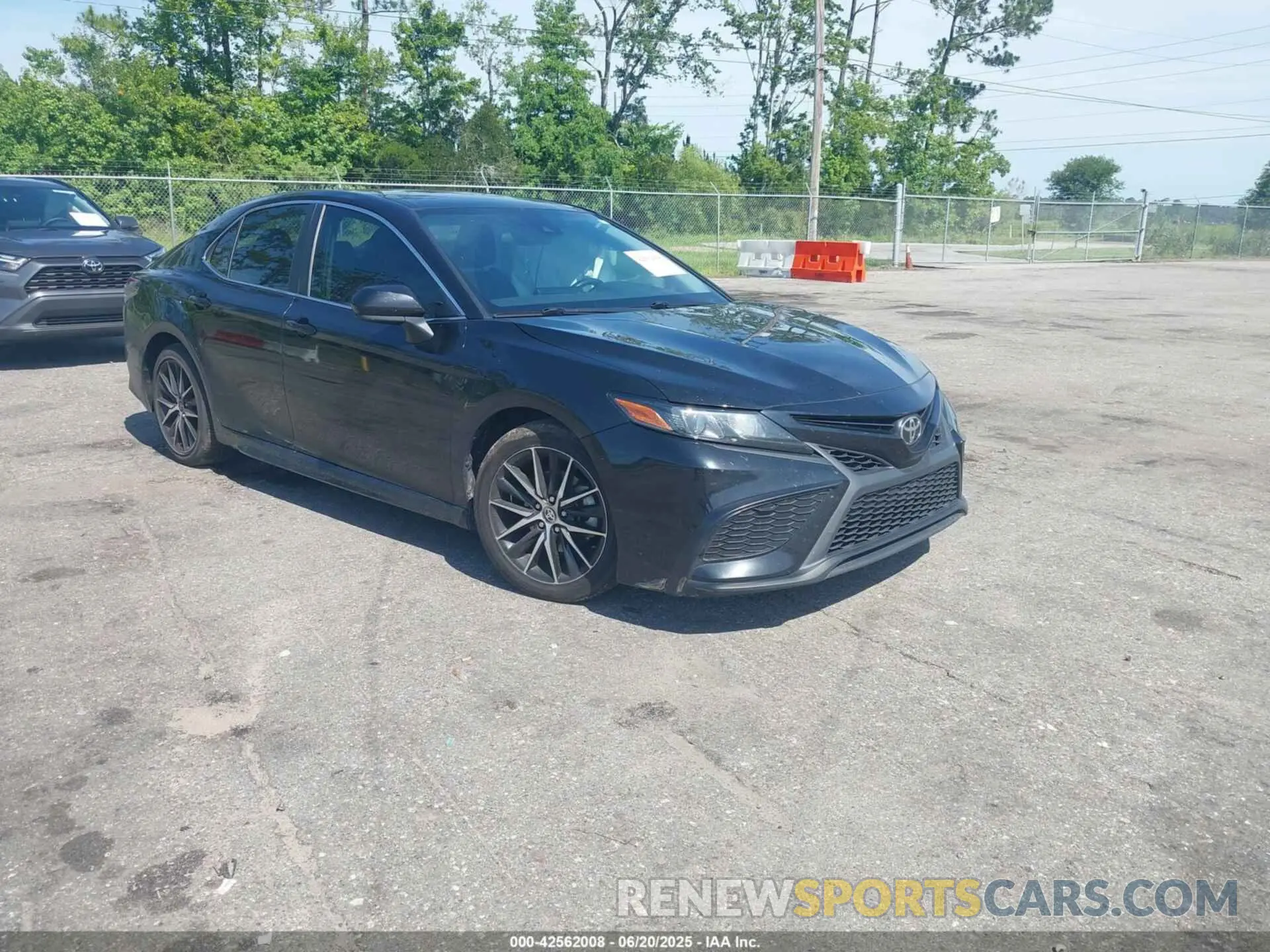 1 Photograph of a damaged car 4T1G11AK4MU402373 TOYOTA CAMRY 2021