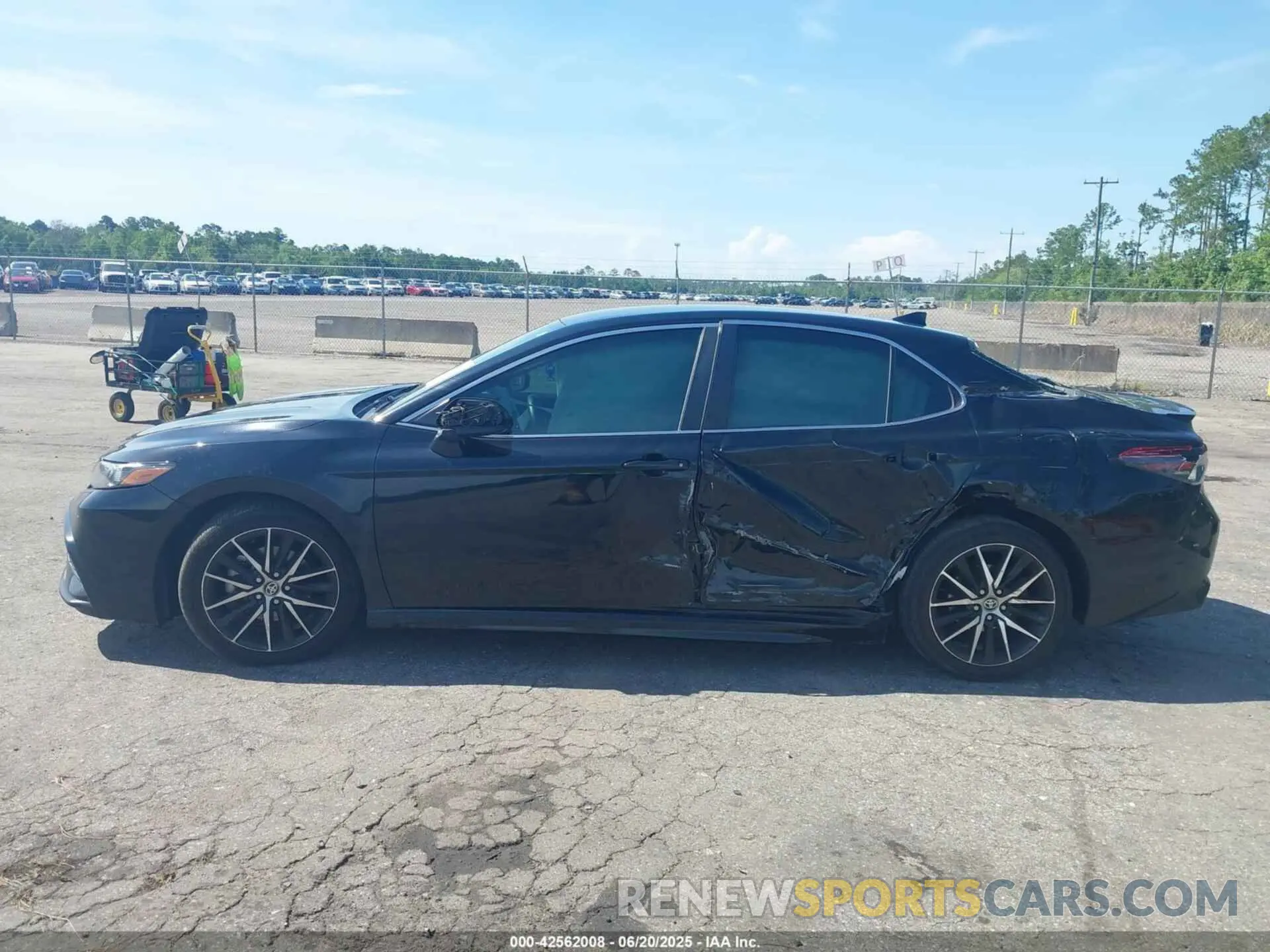 14 Photograph of a damaged car 4T1G11AK4MU402373 TOYOTA CAMRY 2021