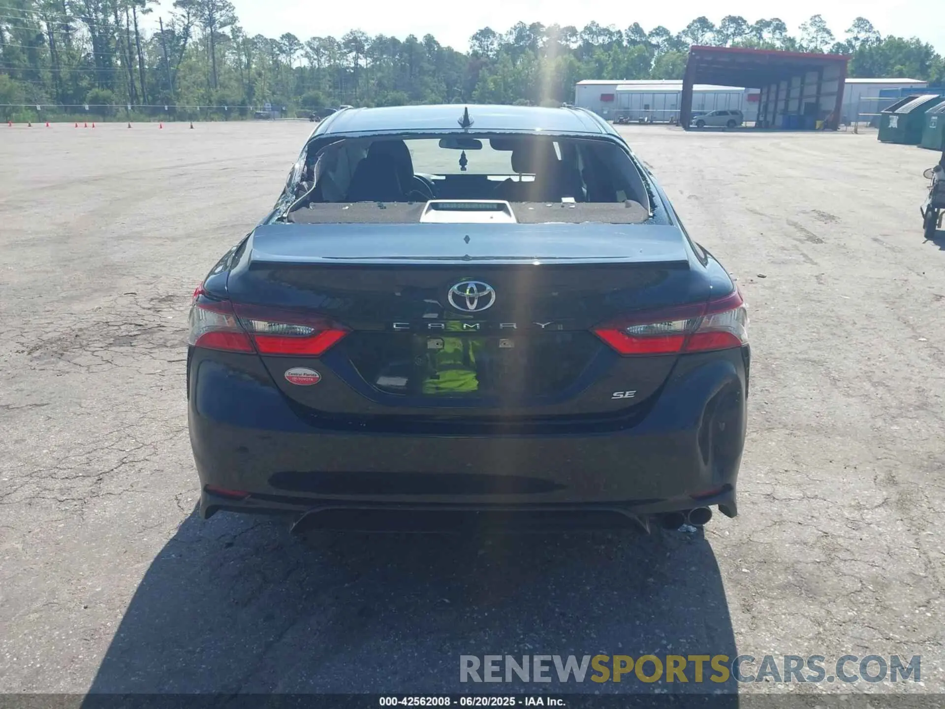16 Photograph of a damaged car 4T1G11AK4MU402373 TOYOTA CAMRY 2021