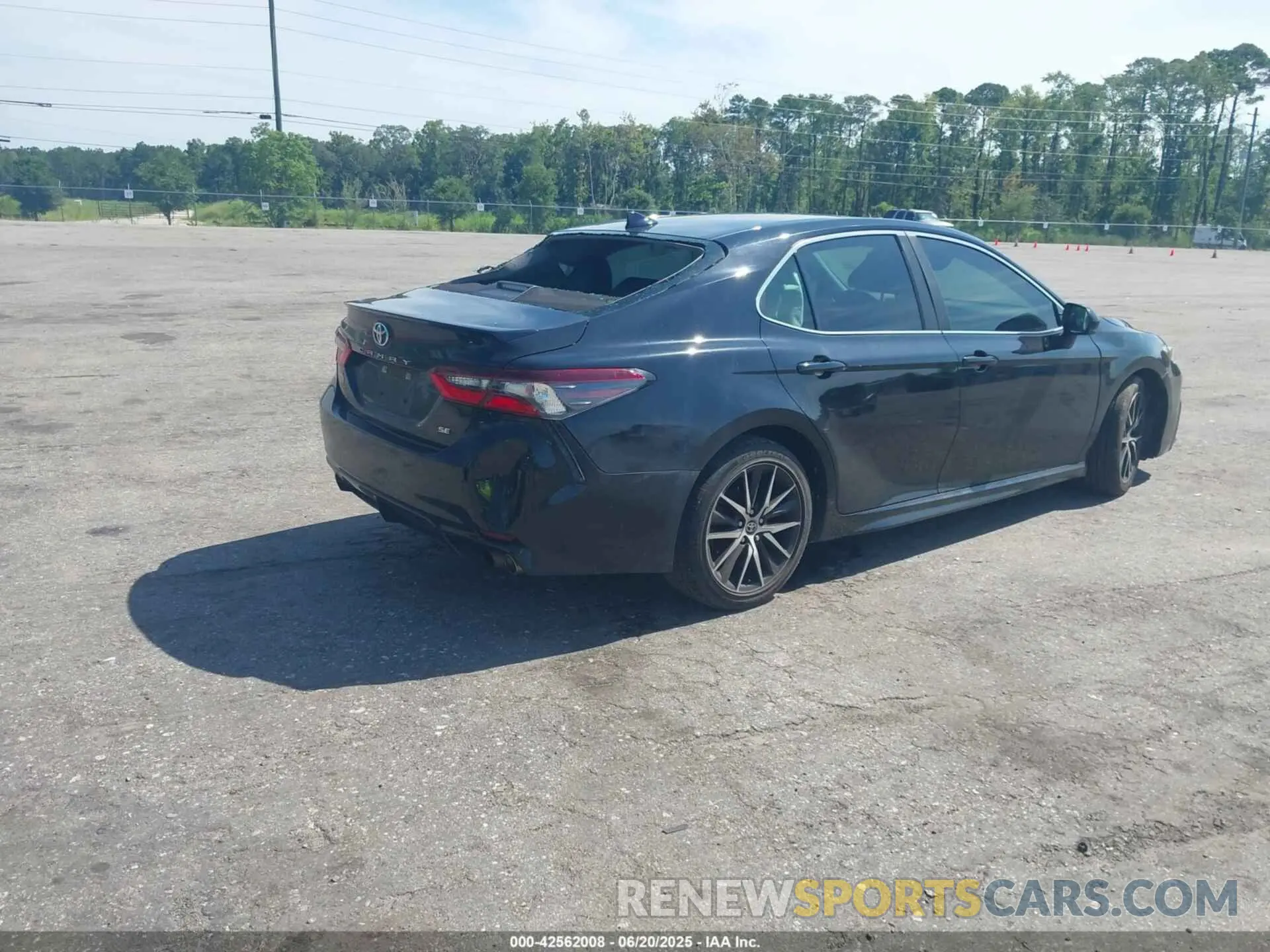 4 Photograph of a damaged car 4T1G11AK4MU402373 TOYOTA CAMRY 2021