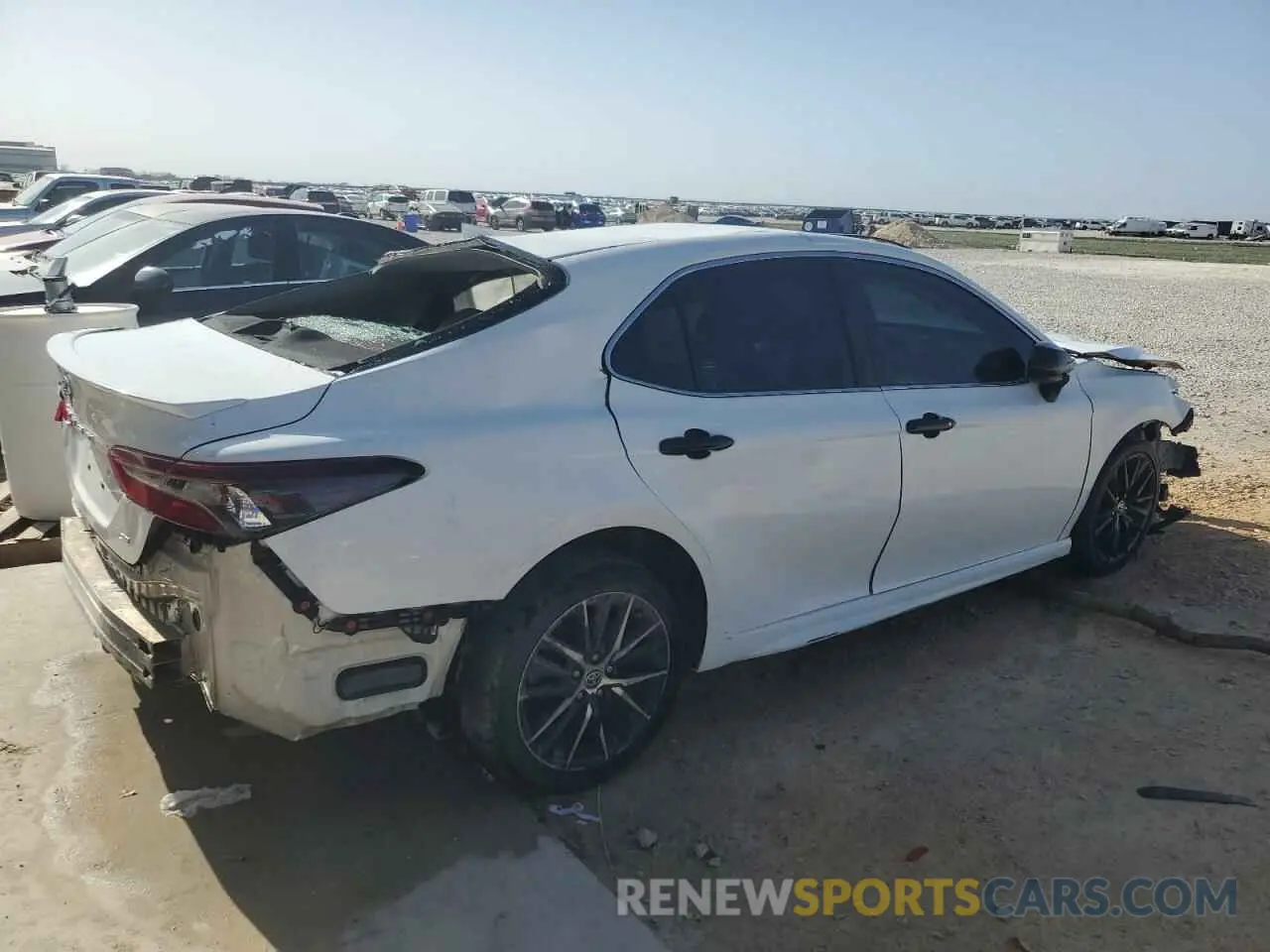 3 Фотография поврежденного автомобиля 4T1G11AK4MU405290 TOYOTA CAMRY 2021