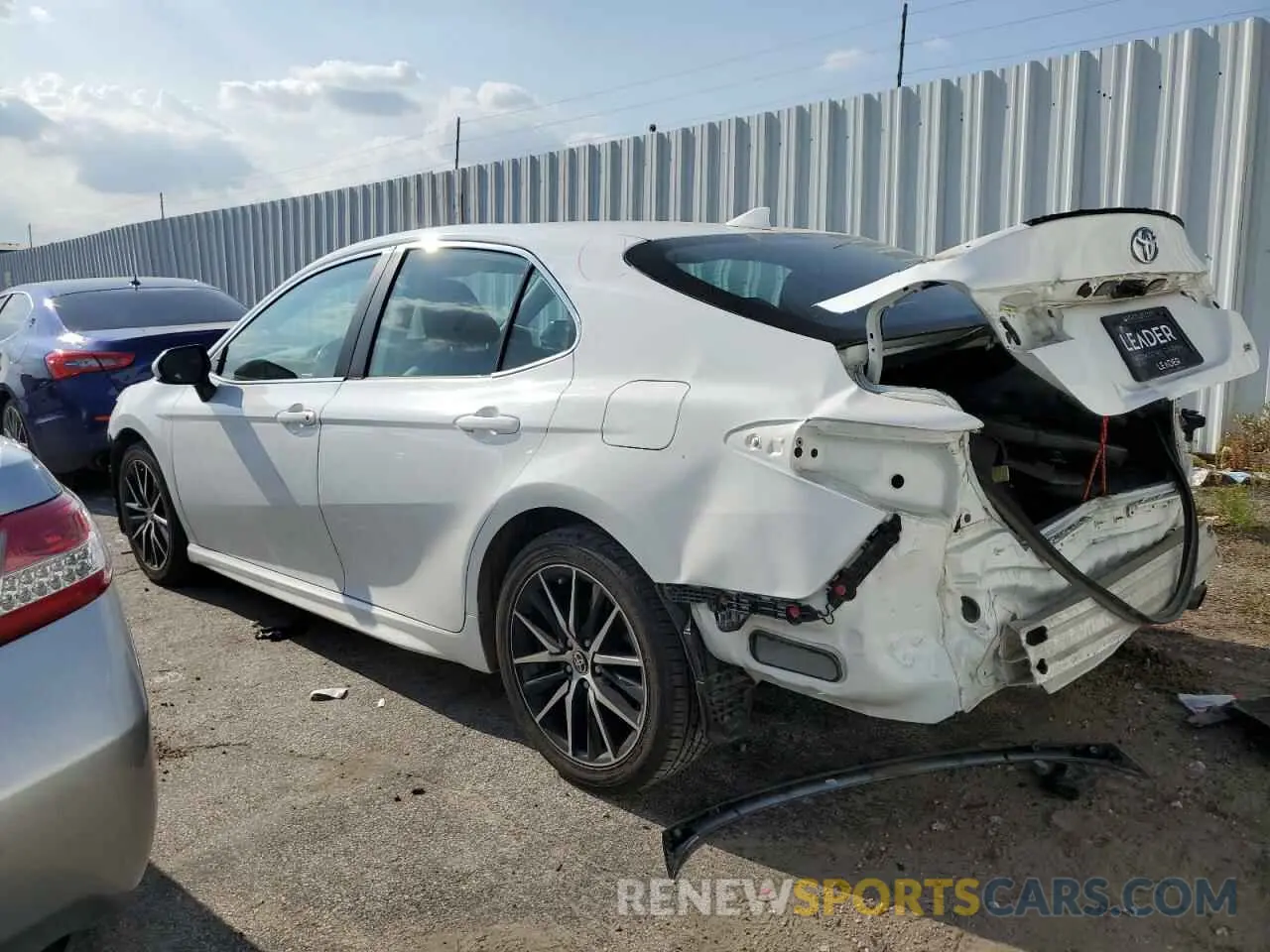 2 Фотография поврежденного автомобиля 4T1G11AK4MU413275 TOYOTA CAMRY 2021