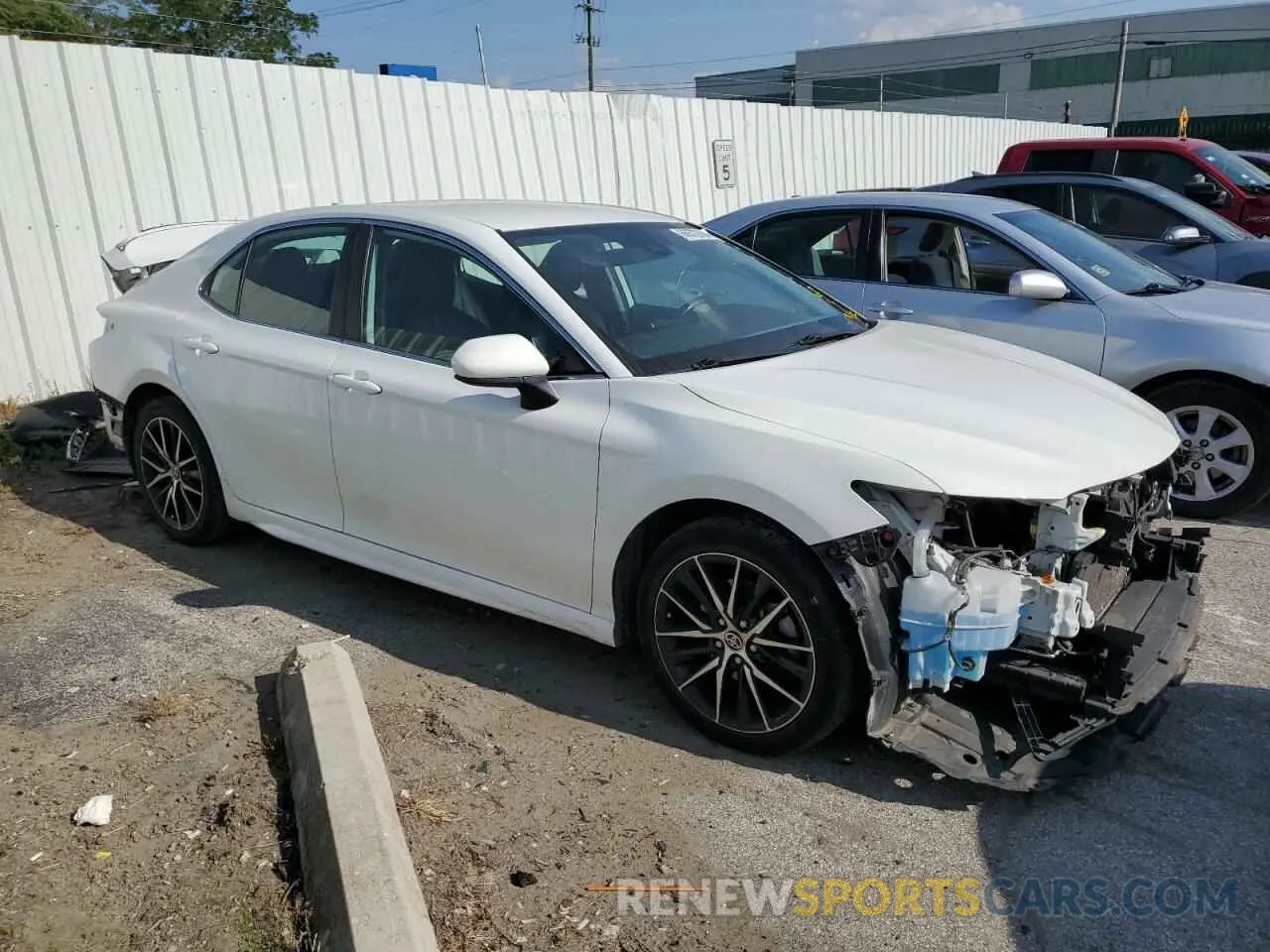 4 Фотография поврежденного автомобиля 4T1G11AK4MU413275 TOYOTA CAMRY 2021