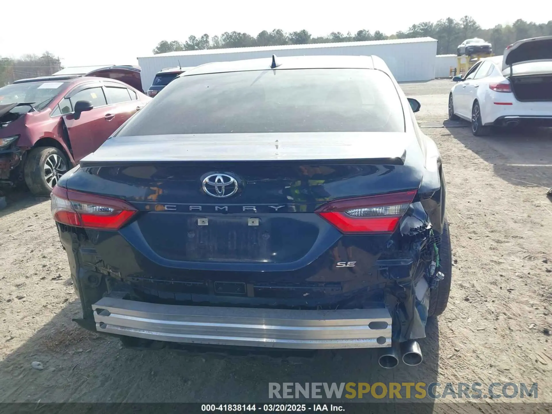 17 Photograph of a damaged car 4T1G11AK4MU422364 TOYOTA CAMRY 2021