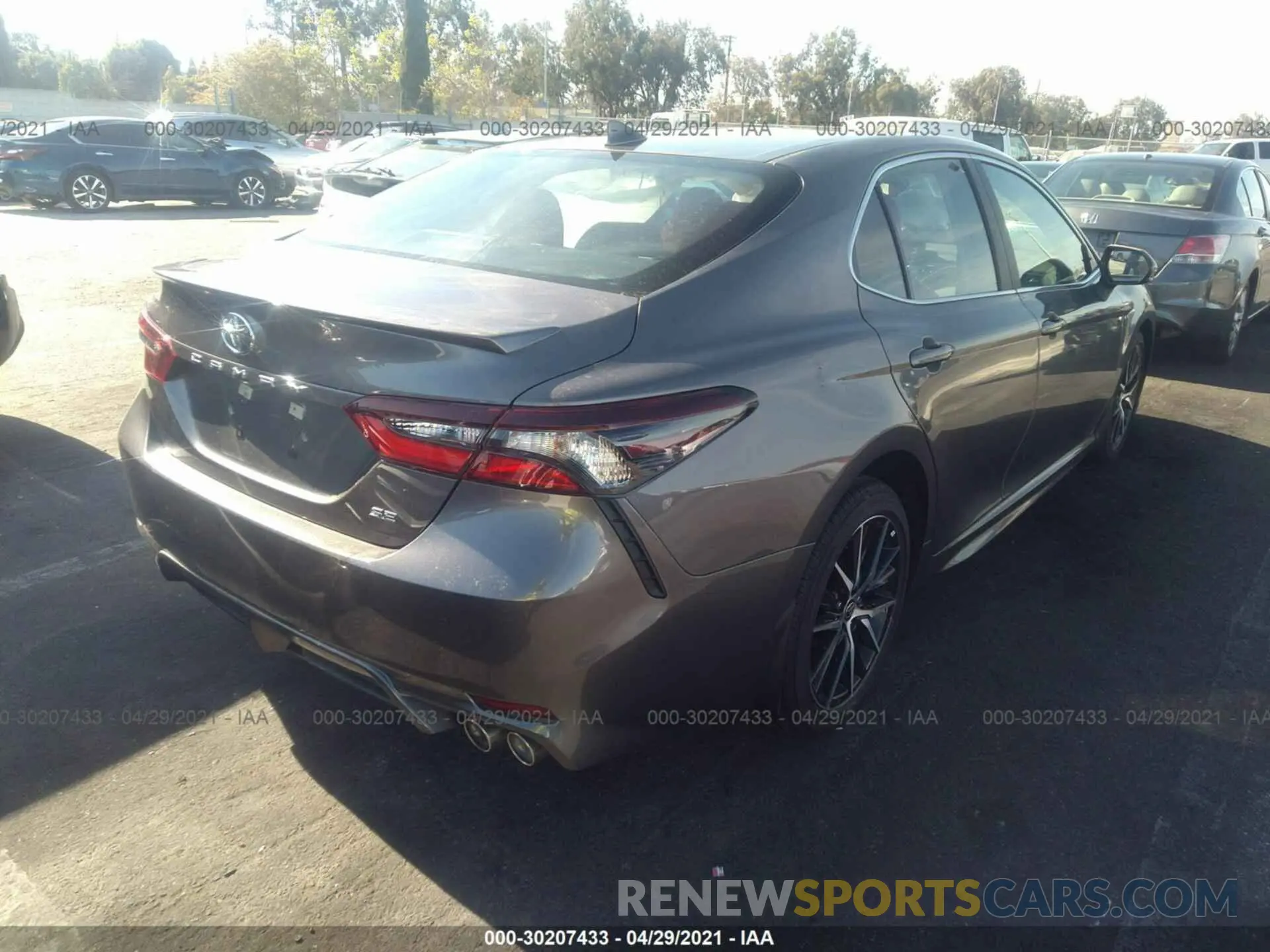 4 Photograph of a damaged car 4T1G11AK4MU525381 TOYOTA CAMRY 2021