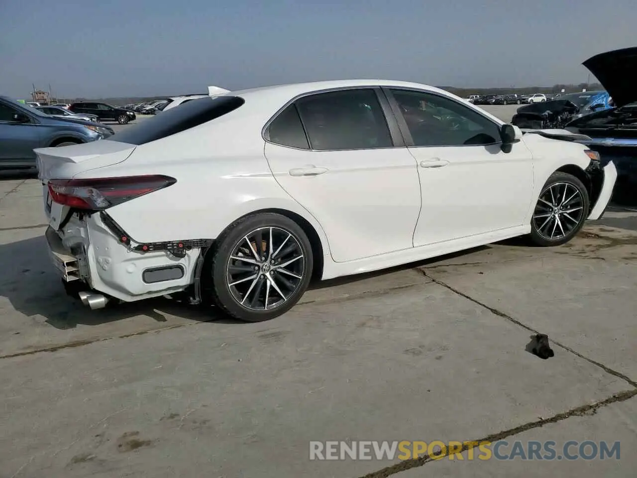 3 Фотография поврежденного автомобиля 4T1G11AK4MU542052 TOYOTA CAMRY 2021