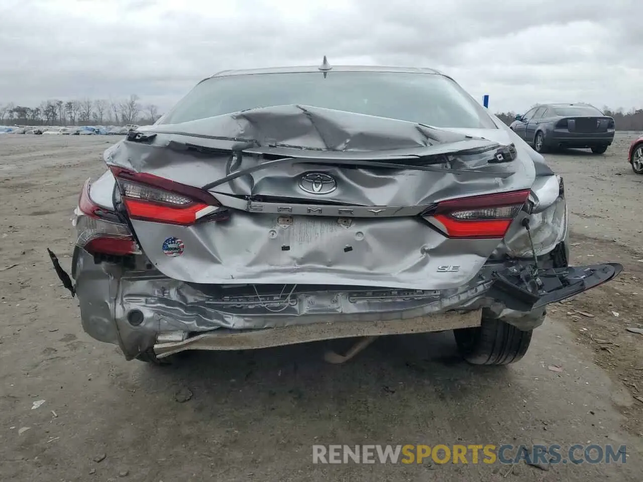 6 Photograph of a damaged car 4T1G11AK4MU564004 TOYOTA CAMRY 2021