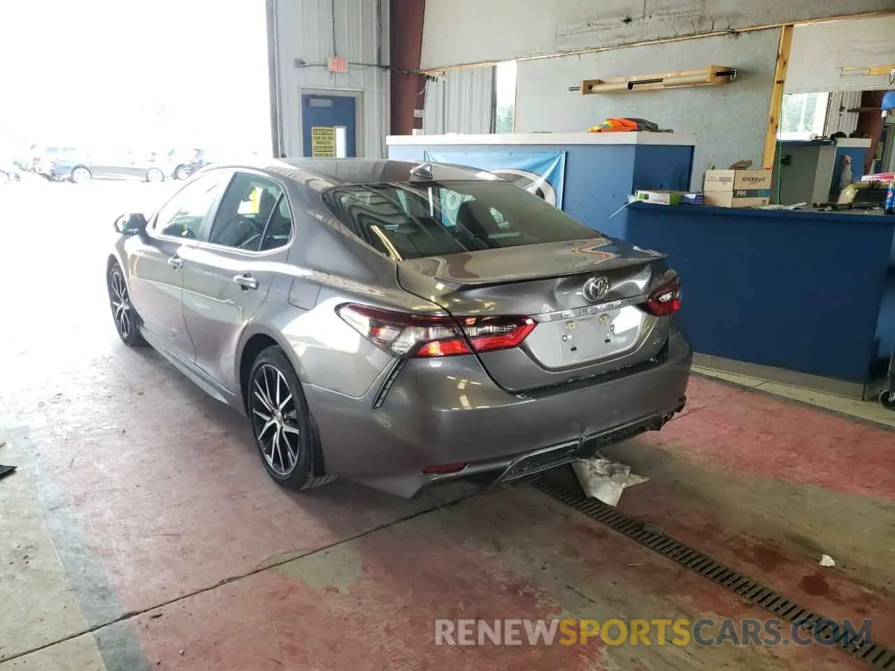 3 Фотография поврежденного автомобиля 4T1G11AK5MU409557 TOYOTA CAMRY 2021