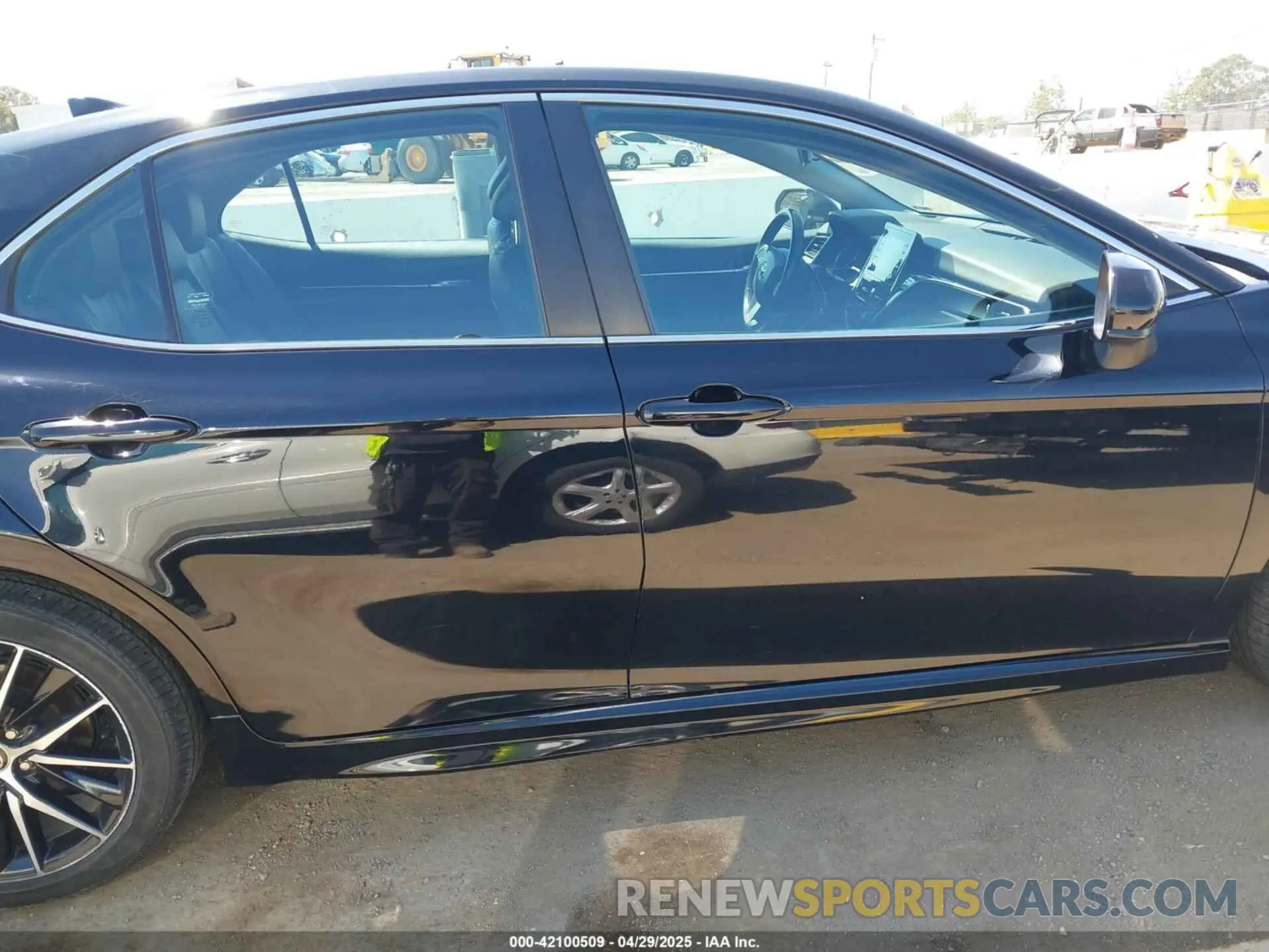 13 Photograph of a damaged car 4T1G11AK5MU414404 TOYOTA CAMRY 2021