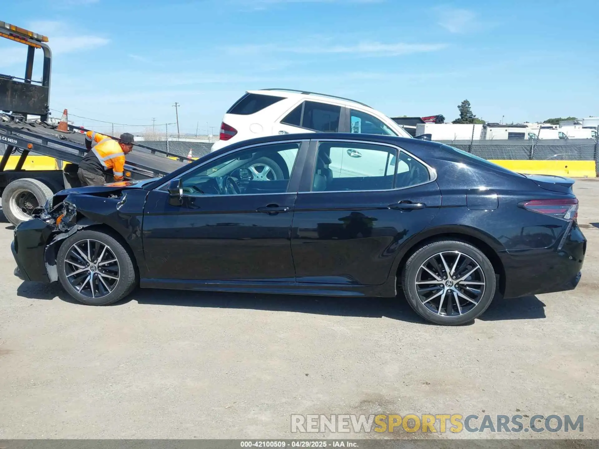 14 Photograph of a damaged car 4T1G11AK5MU414404 TOYOTA CAMRY 2021