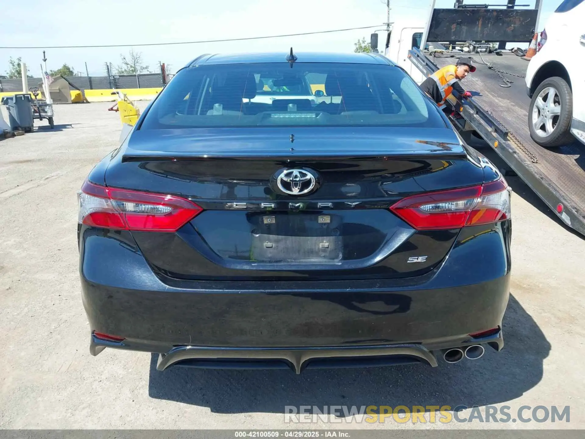 16 Photograph of a damaged car 4T1G11AK5MU414404 TOYOTA CAMRY 2021